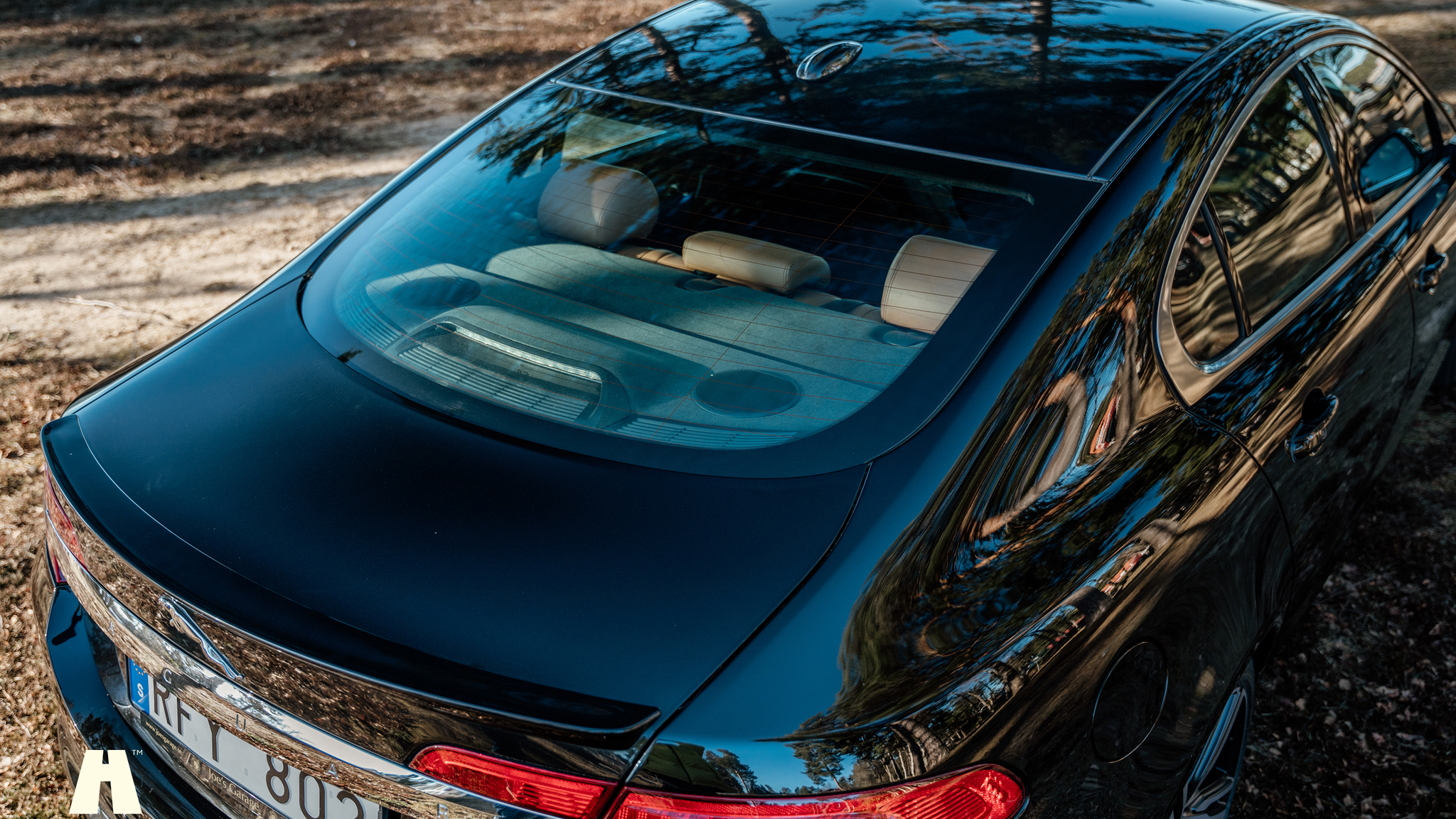 Exteriörbild på 2010 Jaguar XFR (18)