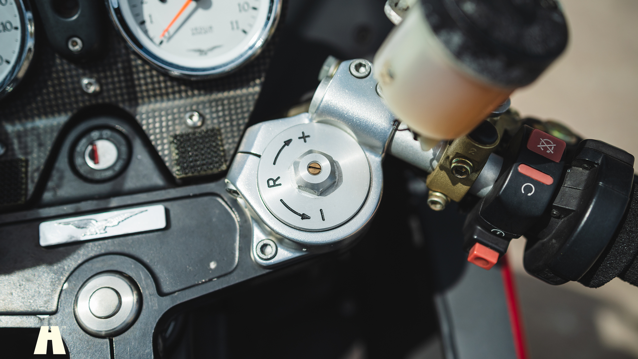 Exterior image of 2002 Moto Guzzi V11 Le Mans (70)