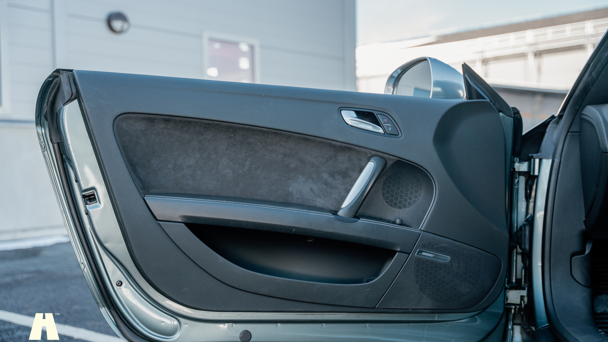 Interior image of 2009 Audi TTS (37)