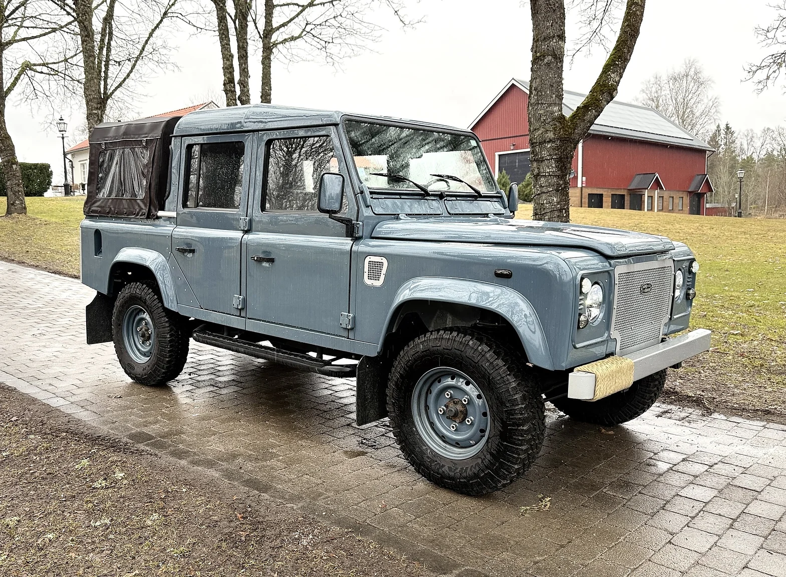 Aussenfoto 2000 Land Rover Defender 110 C (2)