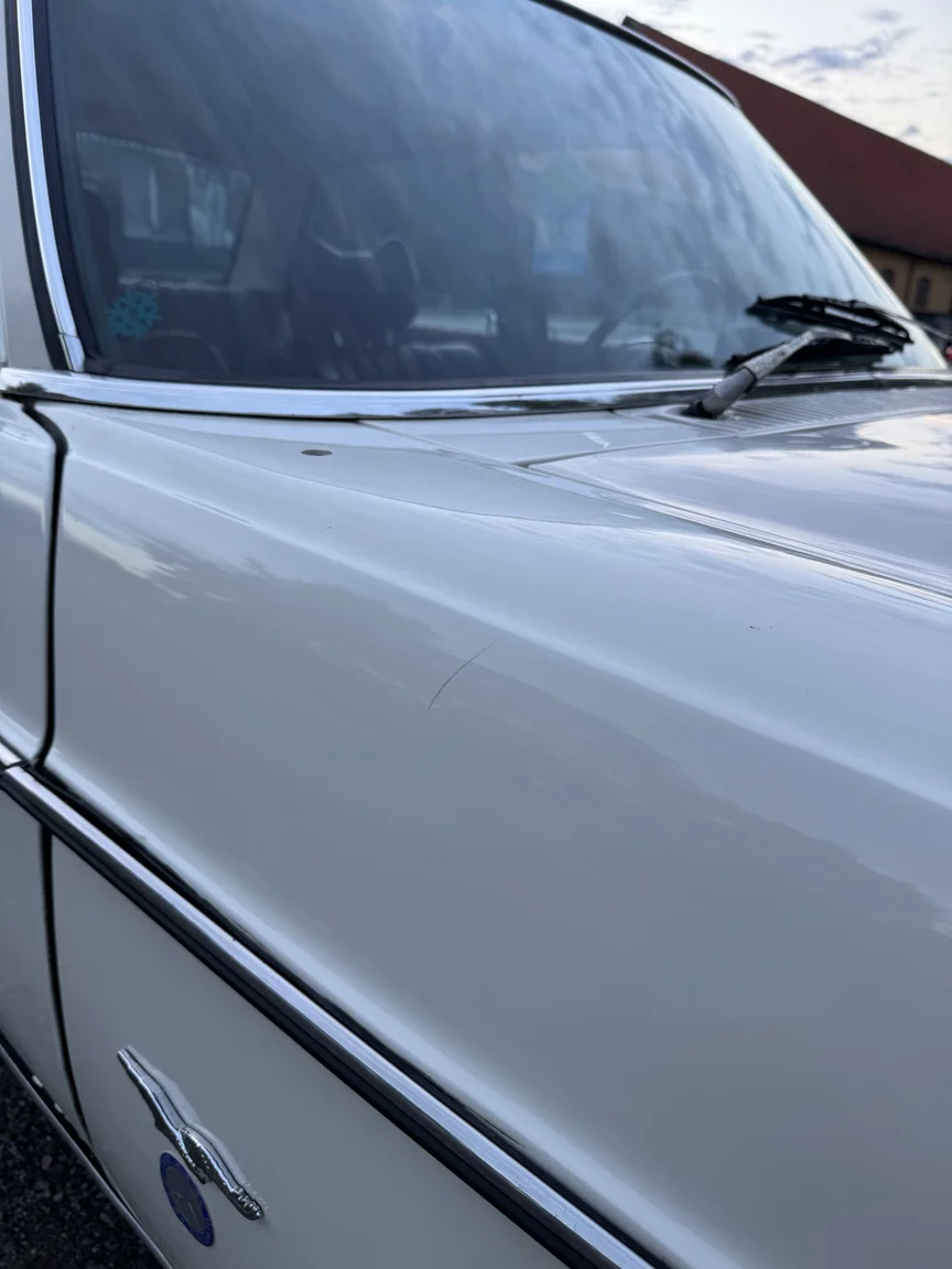 Exterior image of 1972 Mercedes-Benz 200 (35)