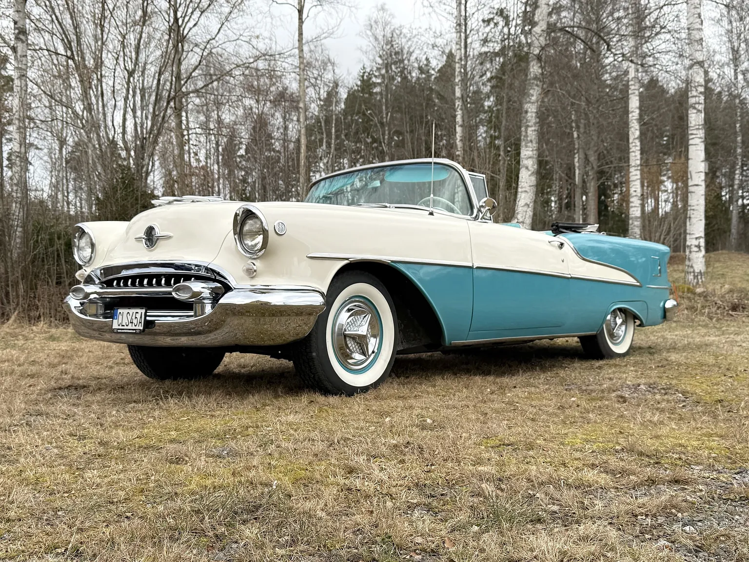 Exterior image of 1955 Oldsmobile Super 88 (1)