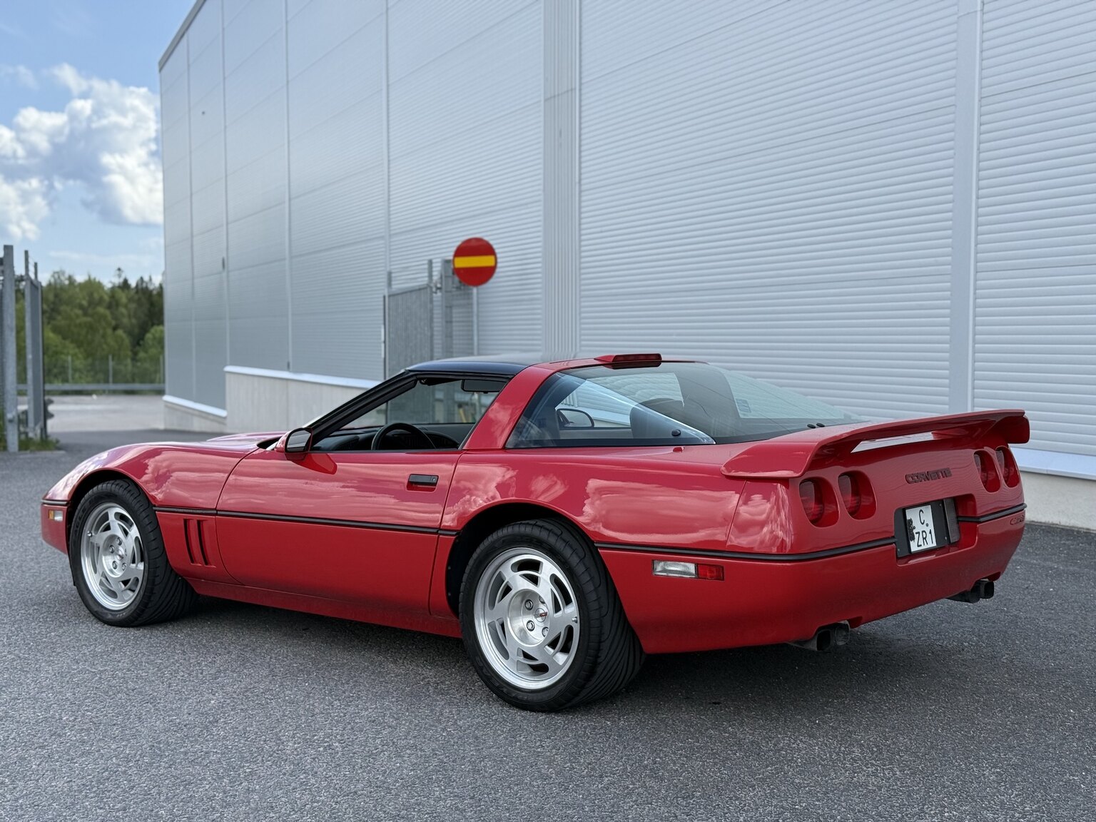 Exterior image of 1990 Chevrolet Corvette ZR-1 Targa