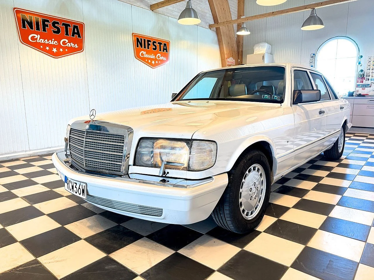 Bild von 1991 Mercedes-Benz S560 (1)