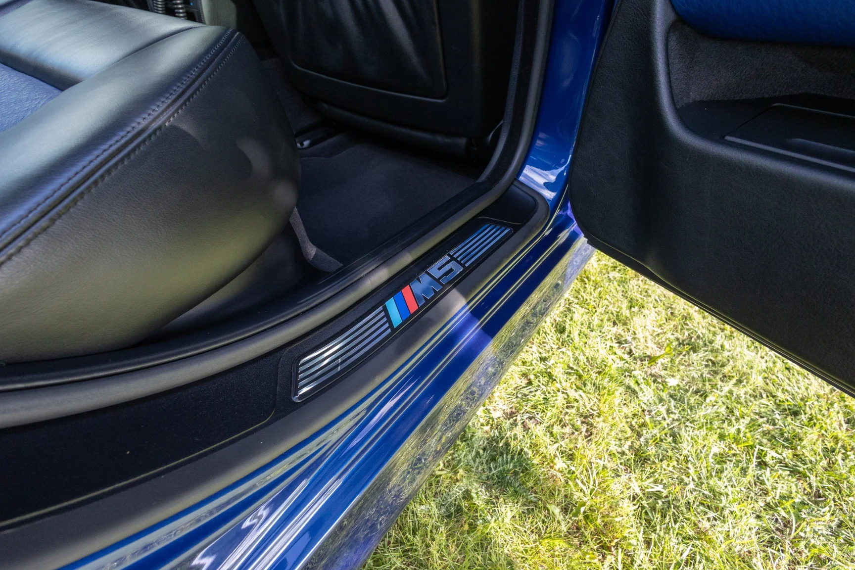 Interior image of 2002 BMW M5 E39 (67)