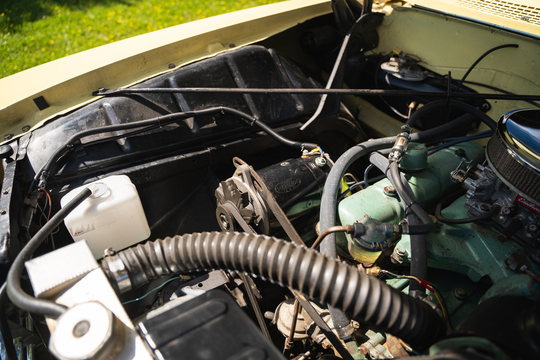 Image of 1961 Buick Electra 225 cab mechanics