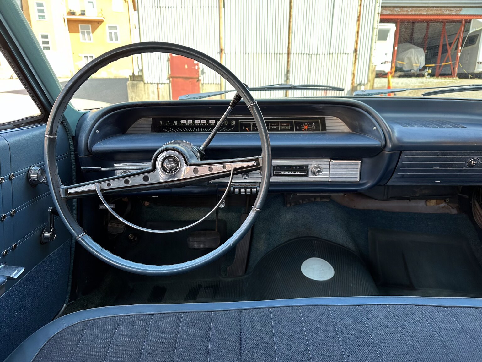Innenraumfoto von 1963 Chevrolet Impala Sedan (26)
