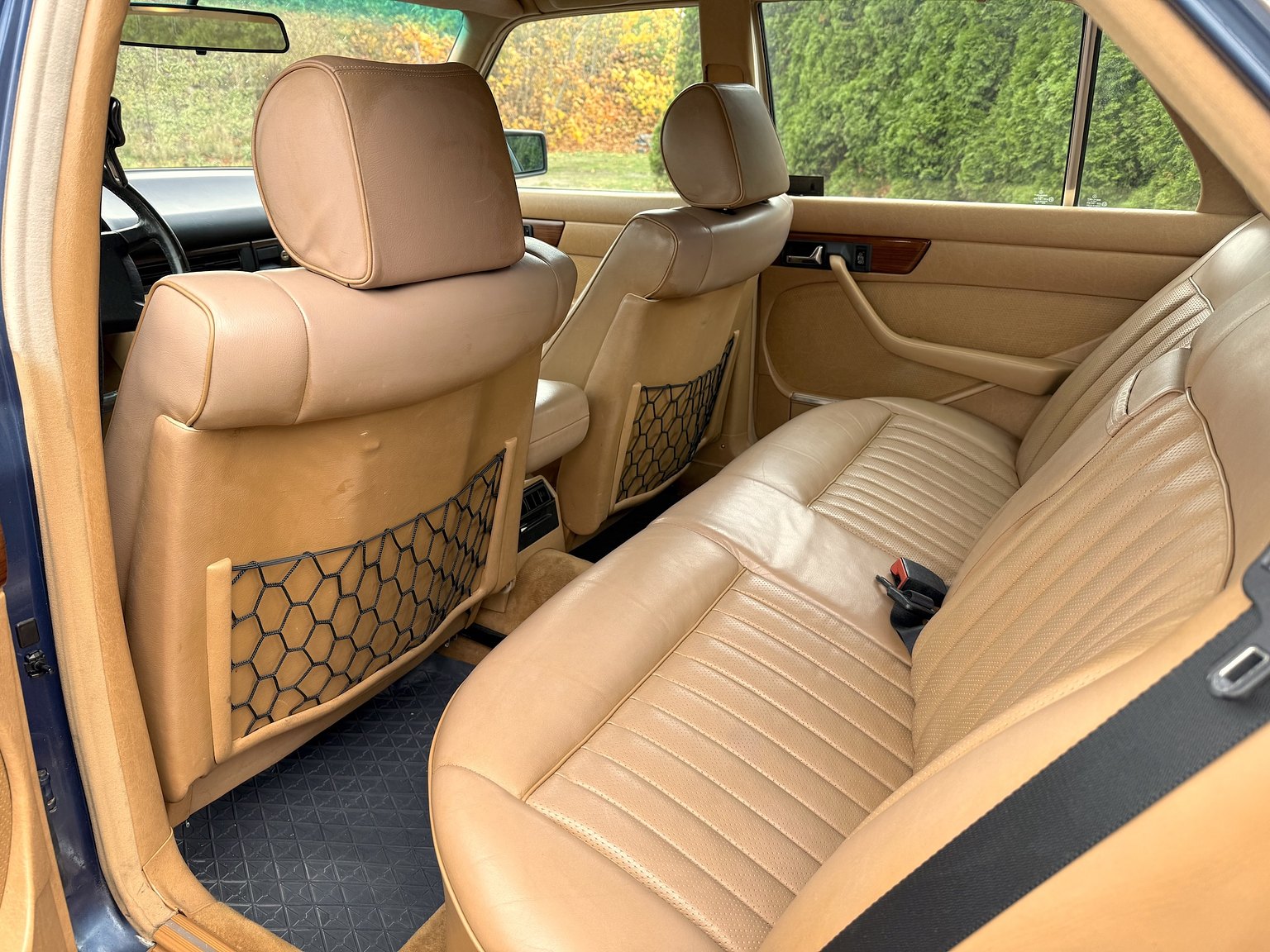 Interior image of 1987 Mercedes-Benz 300 SE