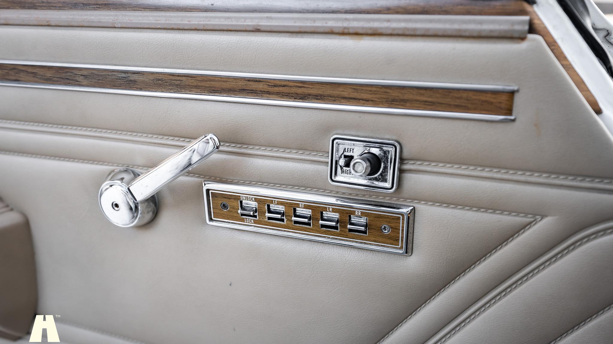 Interiörbild 1991 Jeep Grand Wagoneer 1991 (18)