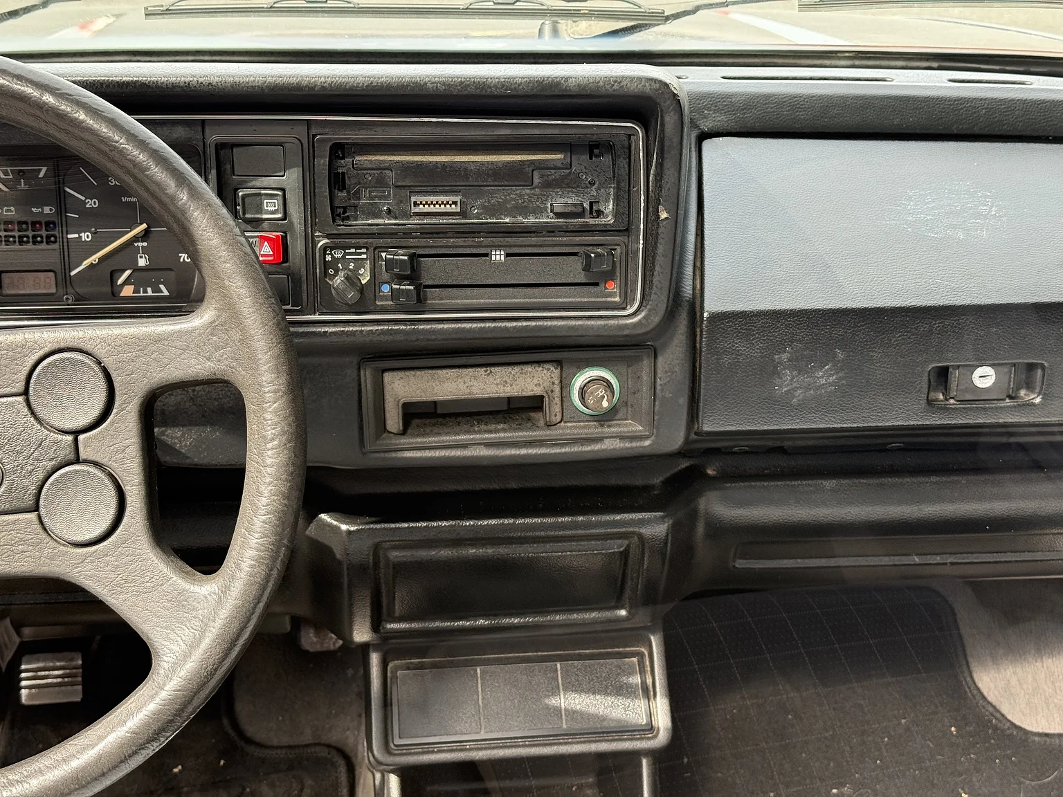 Interior image of 1987 VW Golf Cabriolet (11)