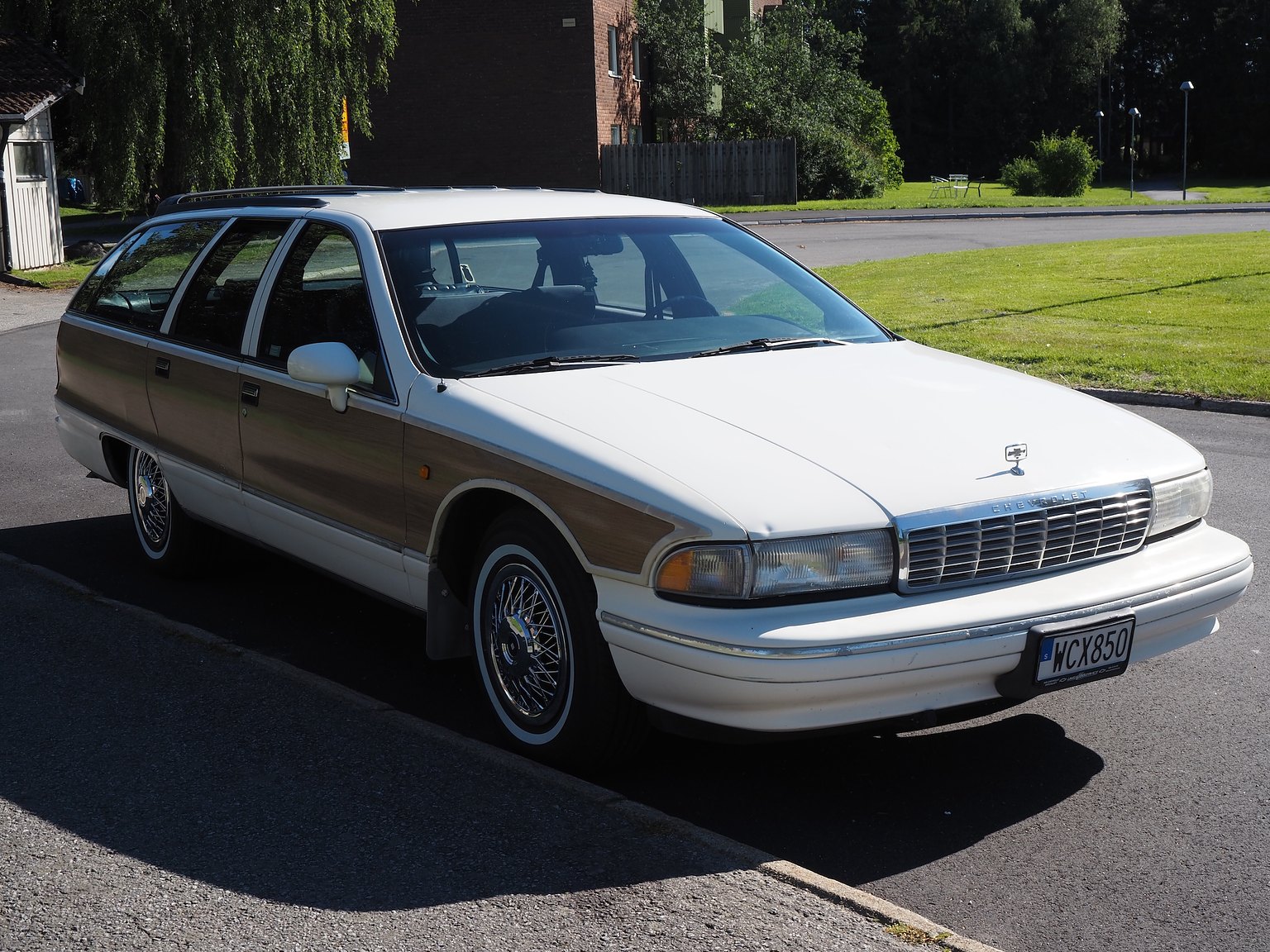 Exterior image of 1993 Chevrolet Caprice Classic Wagon 5.7 V8 