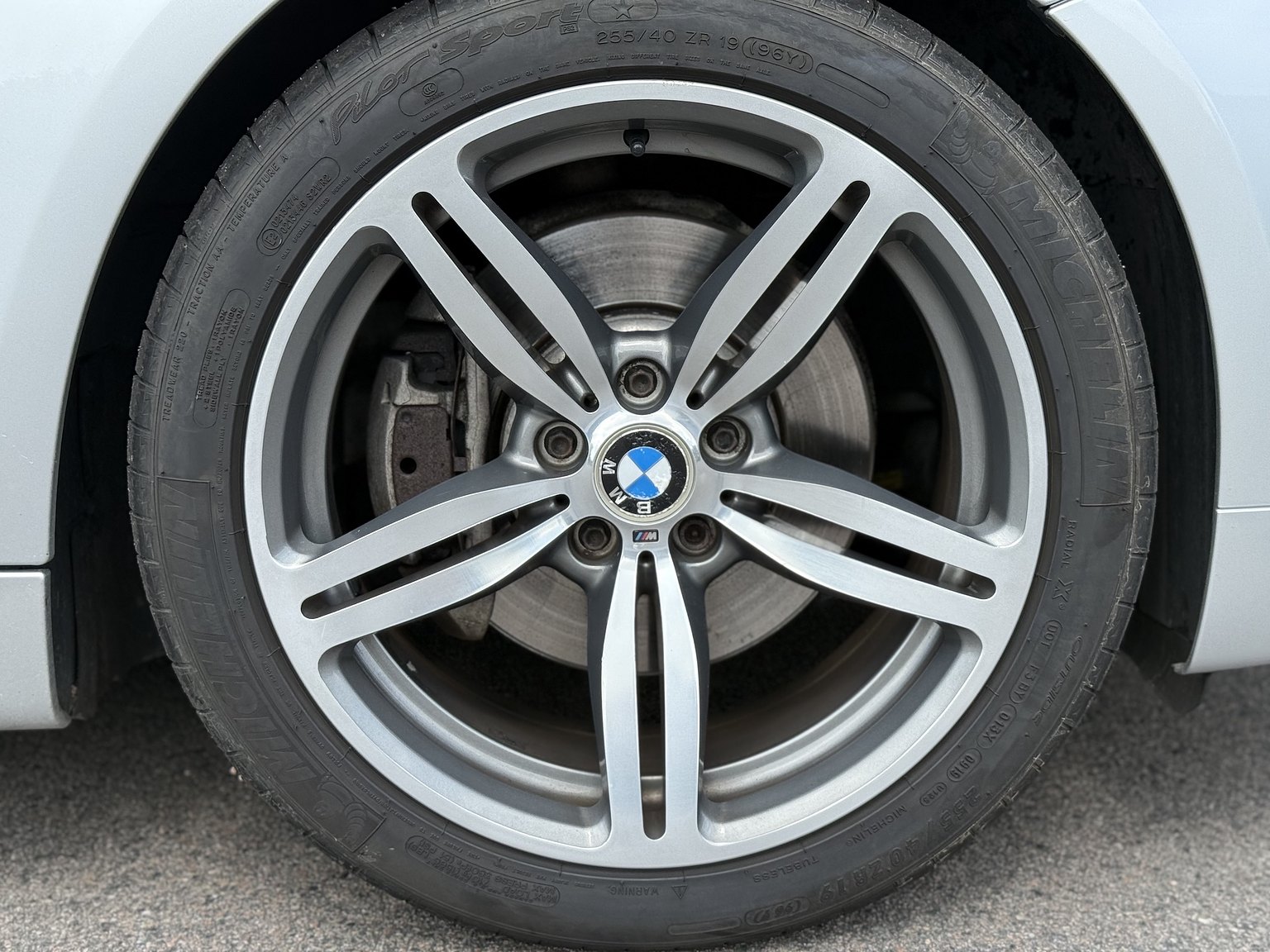Exterior image of 2004 BMW 645Ci Convertible