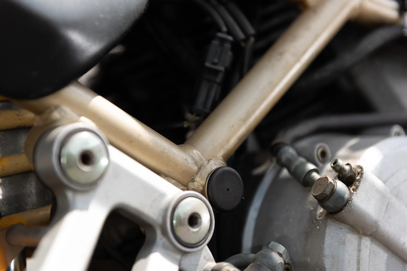 Exterior image of 1996 Ducati 600 Monster (20)