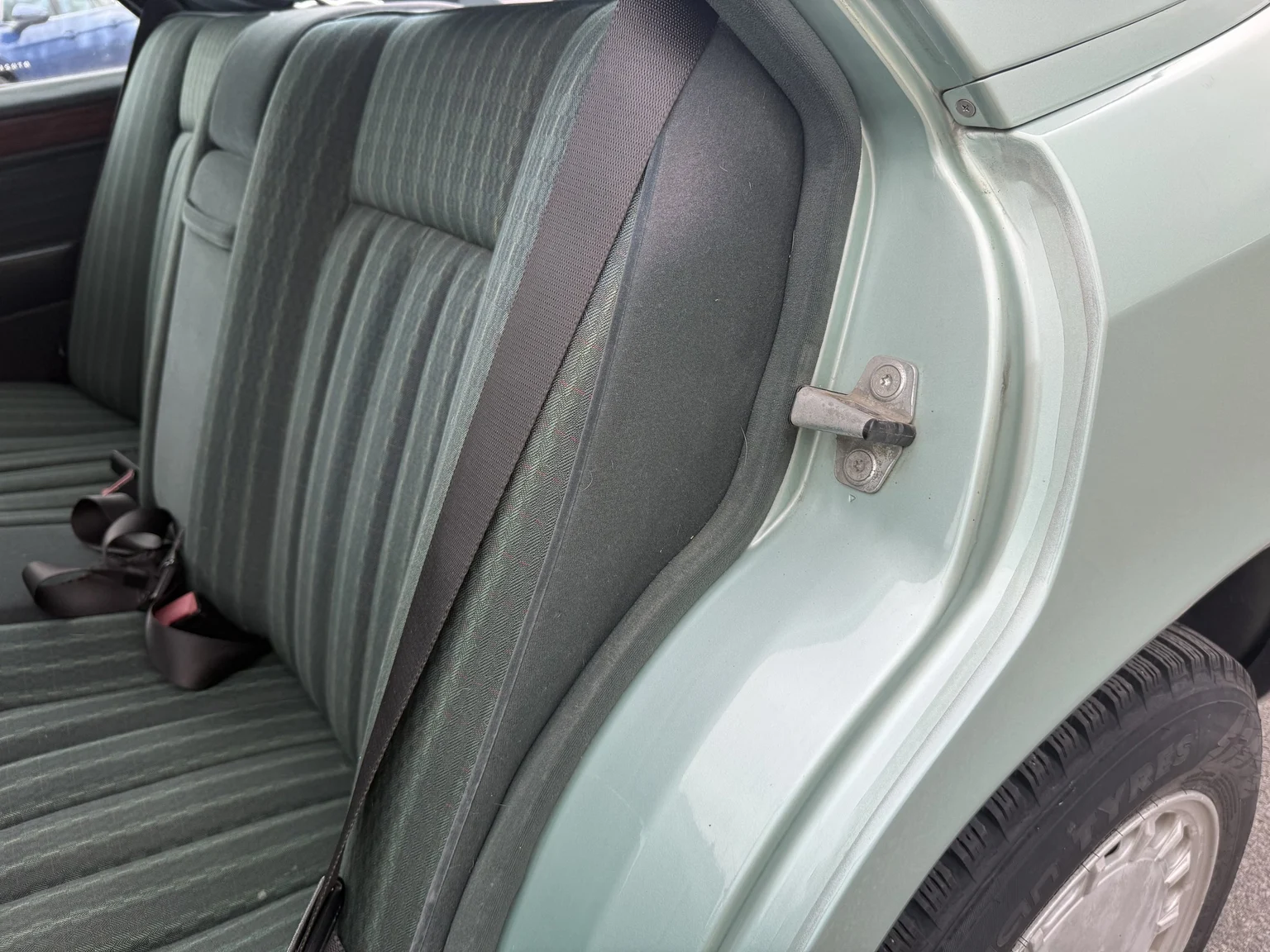 Innenraumfoto von 1991 Mercedes-Benz 300 E 4MATIC (27)