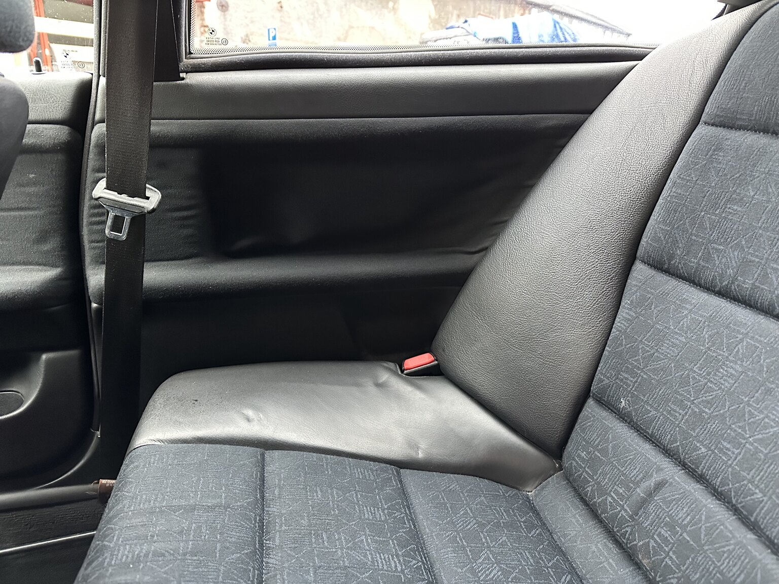 Innenraumfoto von 1996 BMW 328i Coupé E36 M-Sport (22)