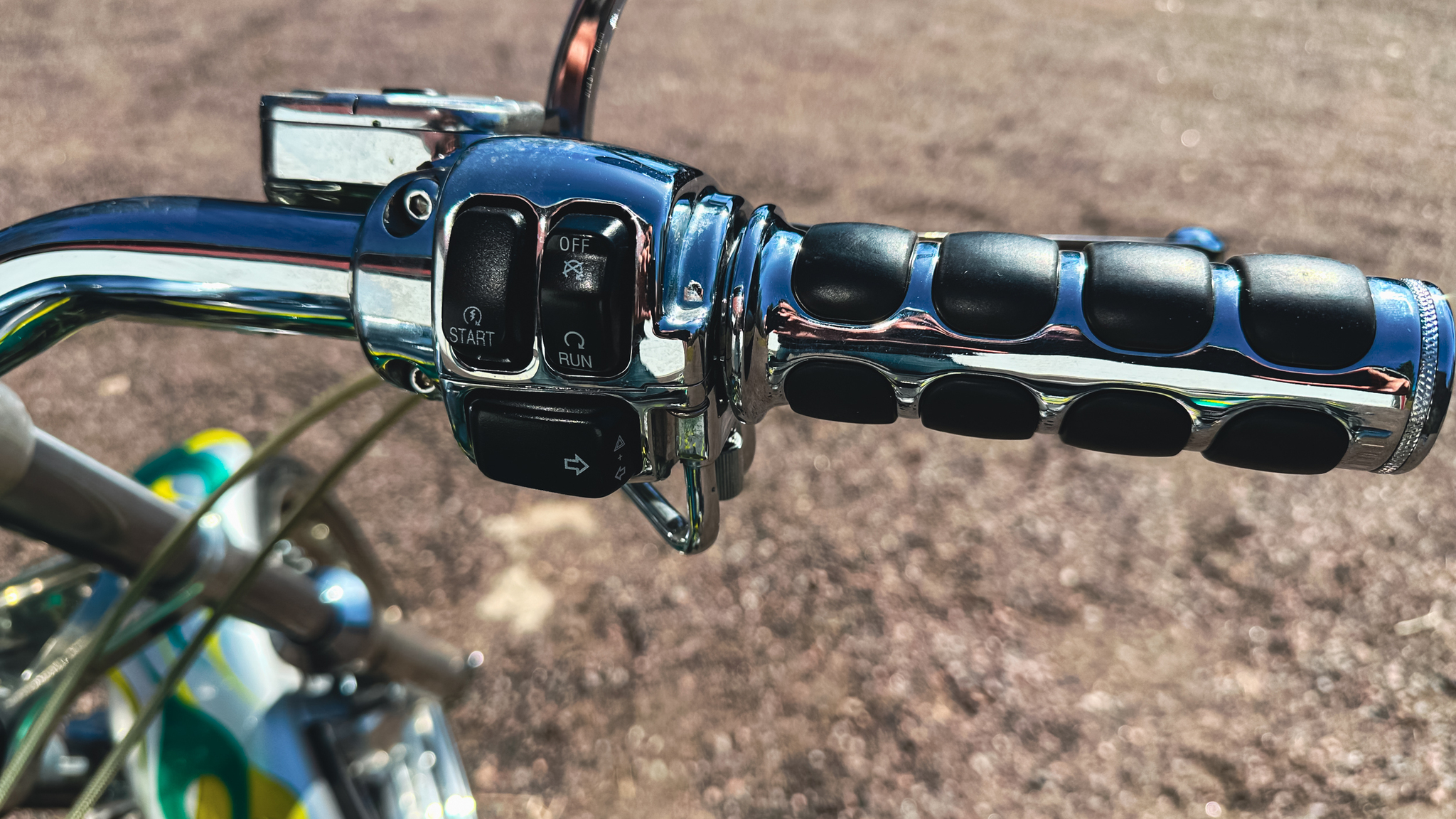 Exteriörbild på 2000 Harley-Davidson FXST Custom