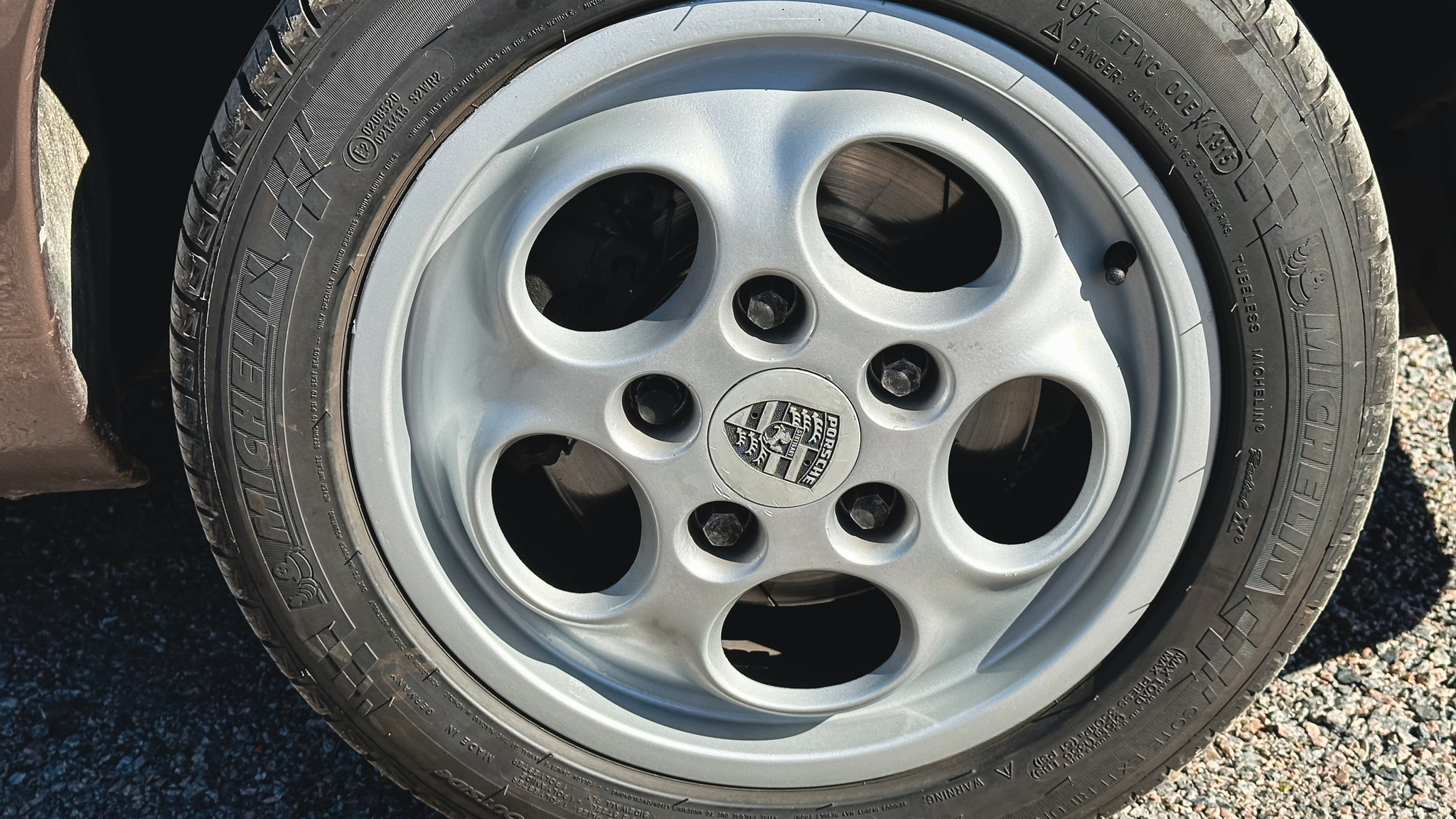 Exteriörbild på 1983 Porsche 928 S (14)