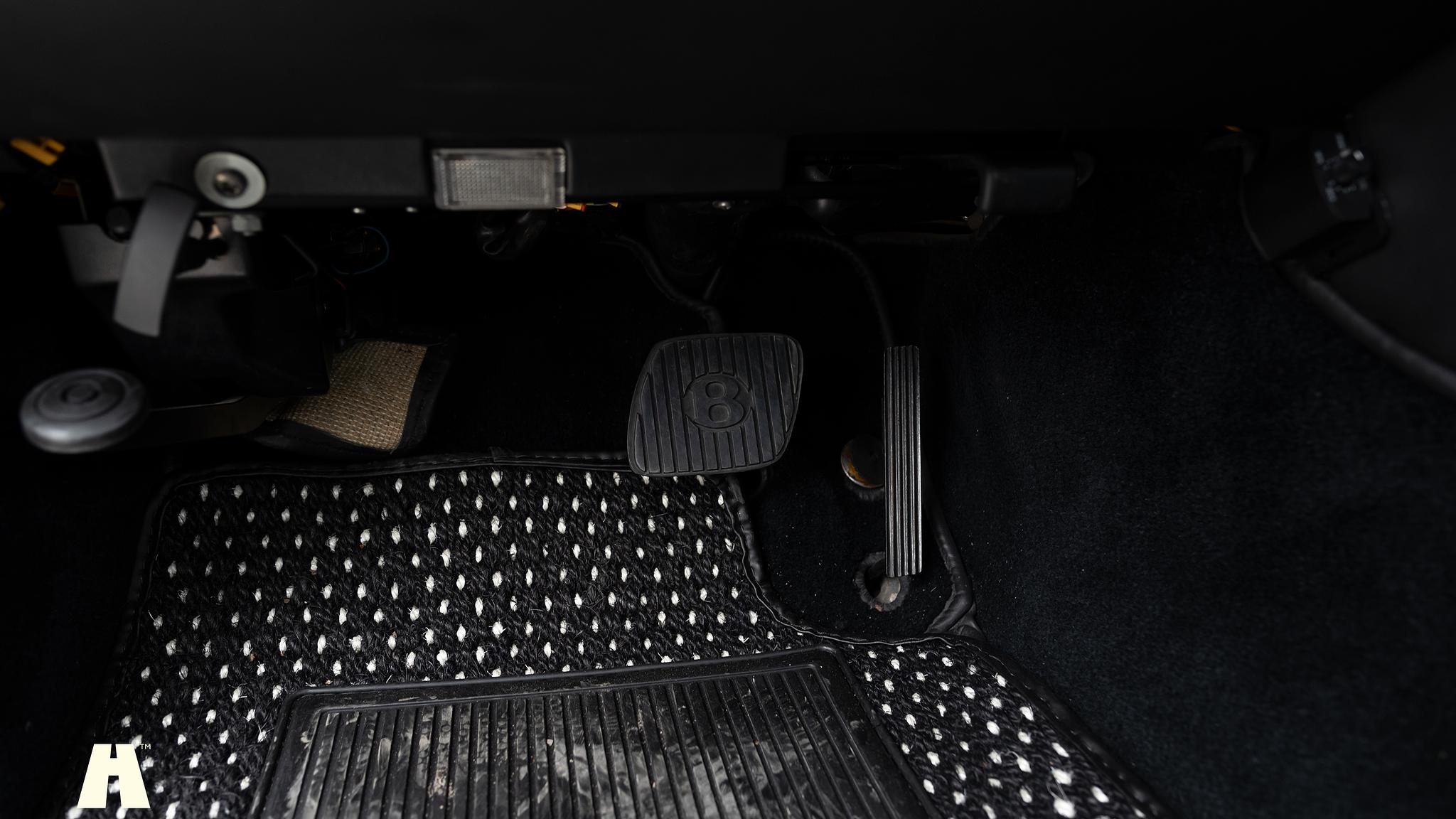 Innenraumfoto von 1997 Bentley Continental T (48)