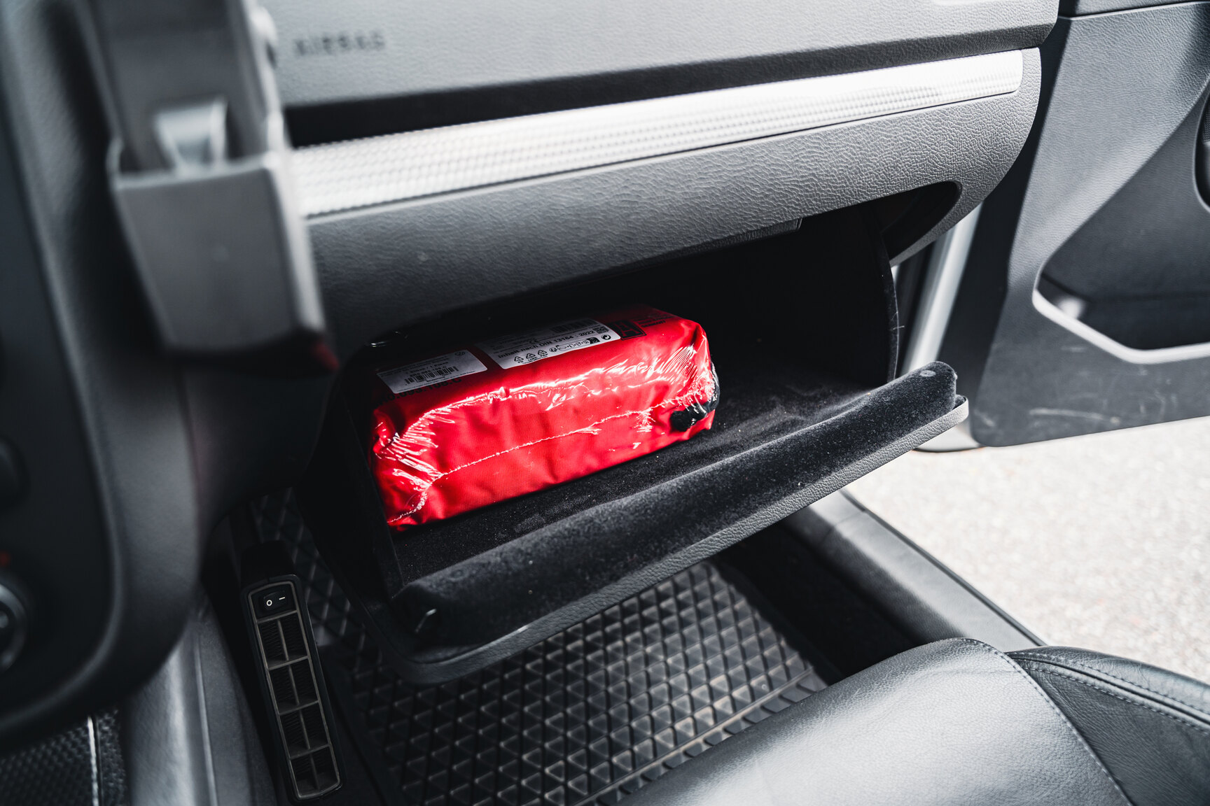 Innenraumfoto von 2007 Volkswagen Golf R32 (40)
