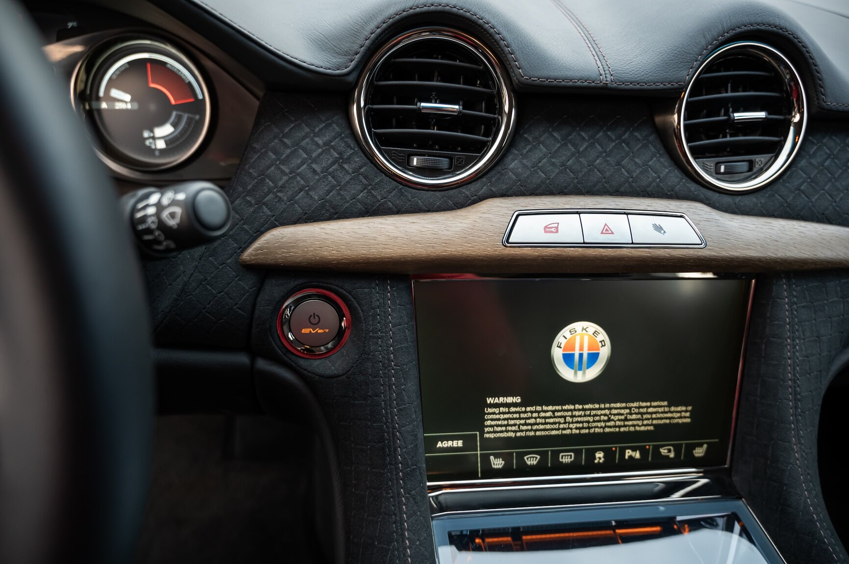 Innenraumfoto von 2012 Fisker Karma ES