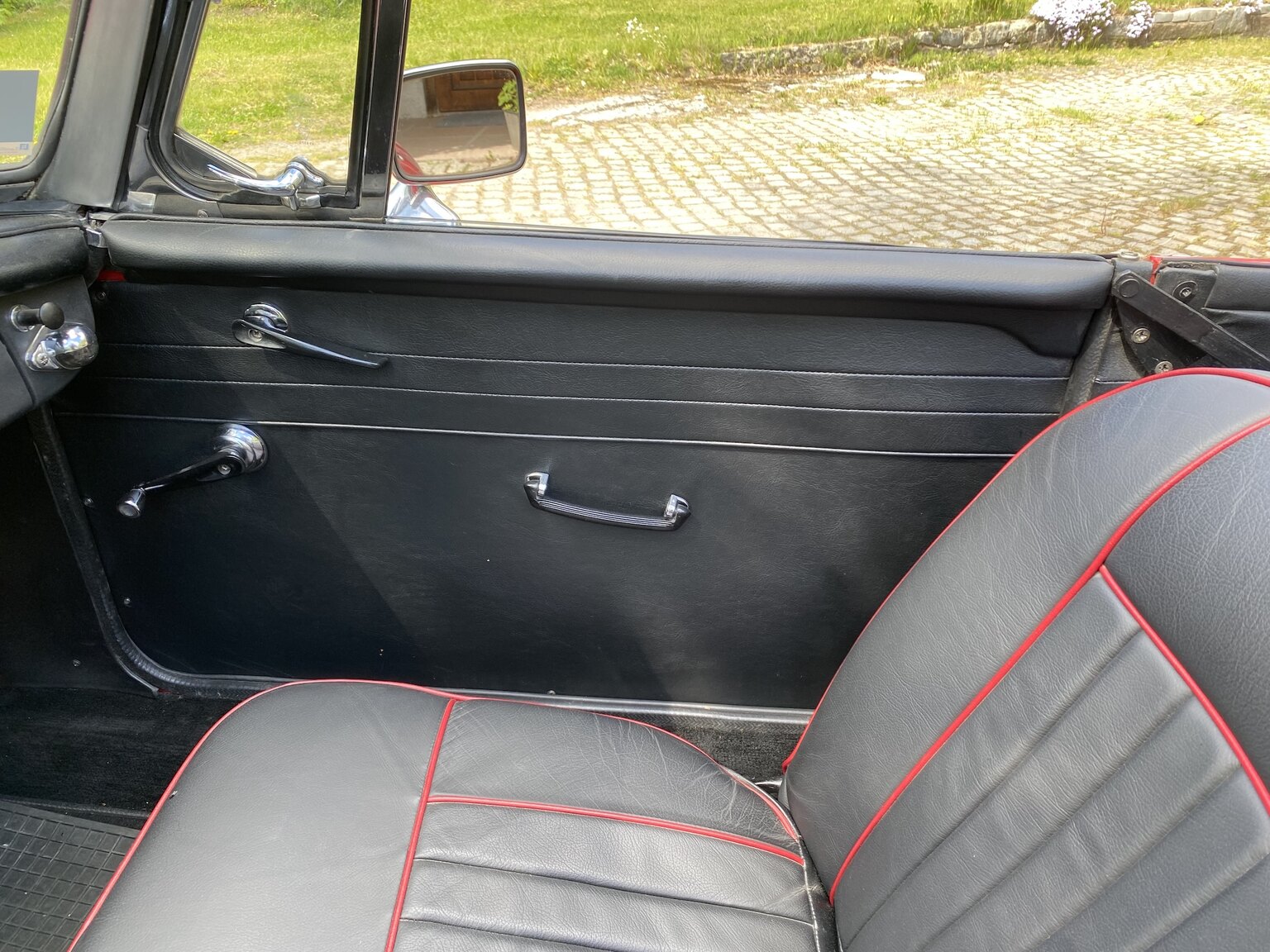 Interior image of 1967 MG MGB 1800