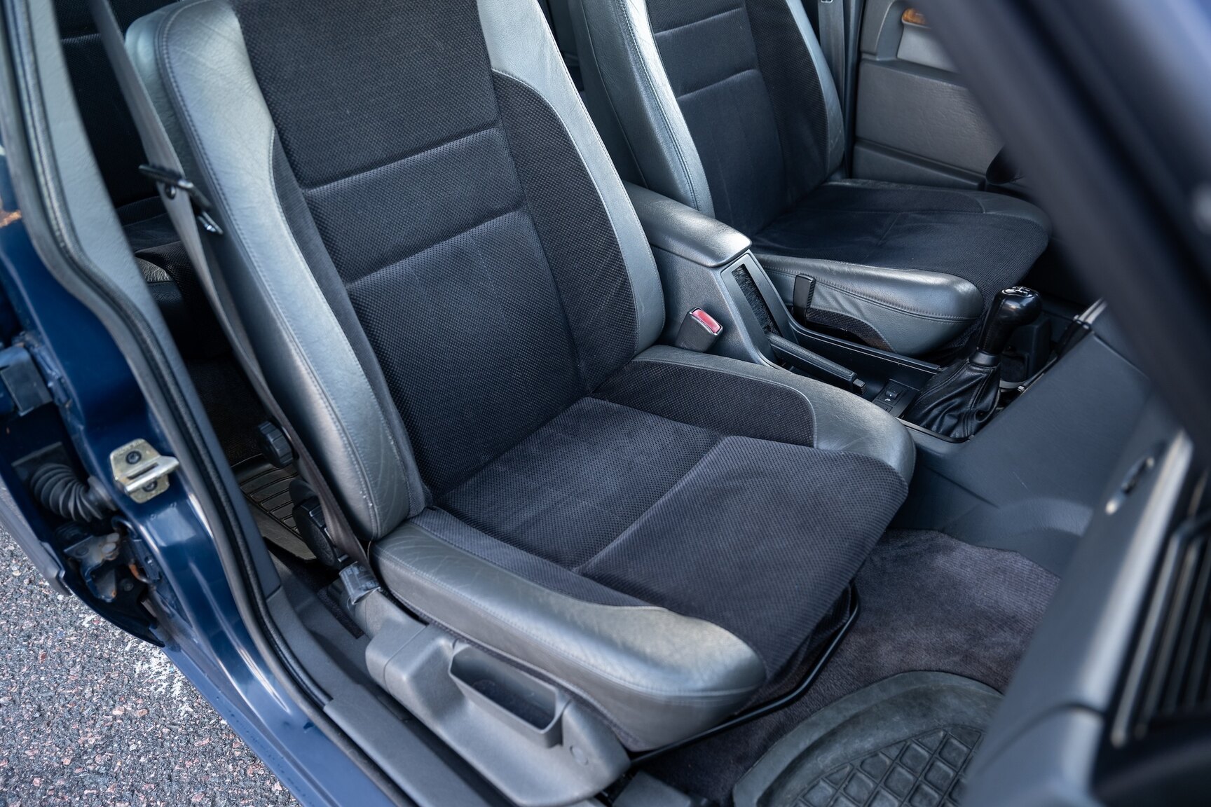 Interior image of 1998 Volvo 940 Turbo