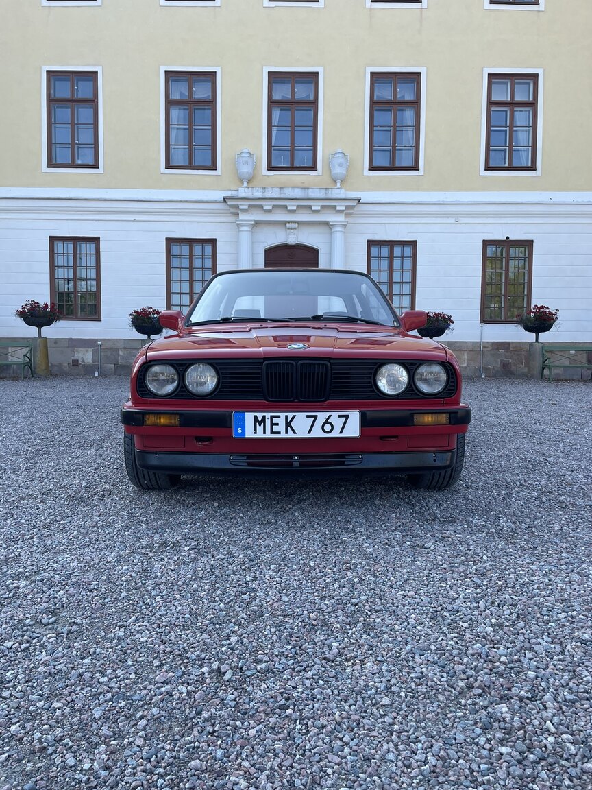 Exteriörbild på 1987 BMW 320i