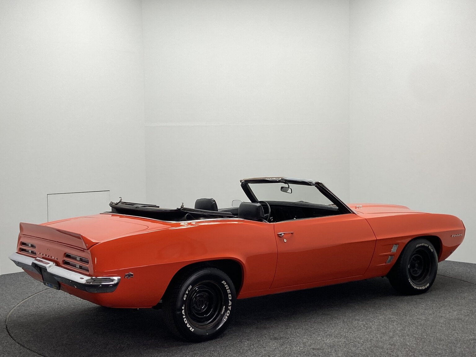 Exteriörbild på 1969 Pontiac Firebird