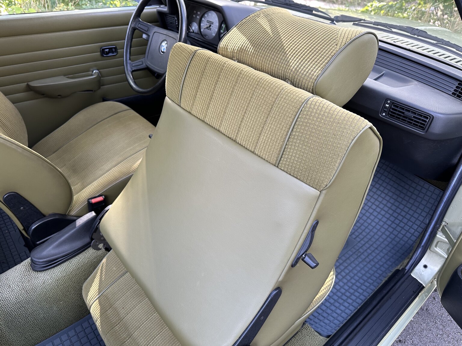 Interior image of 1980 BMW 320i E21