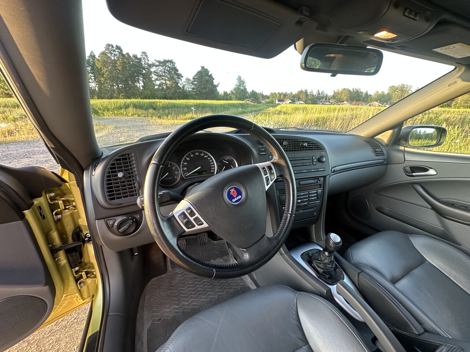 Interior image of 2004 SAAB 9.3 Aero Convertible 2.0T