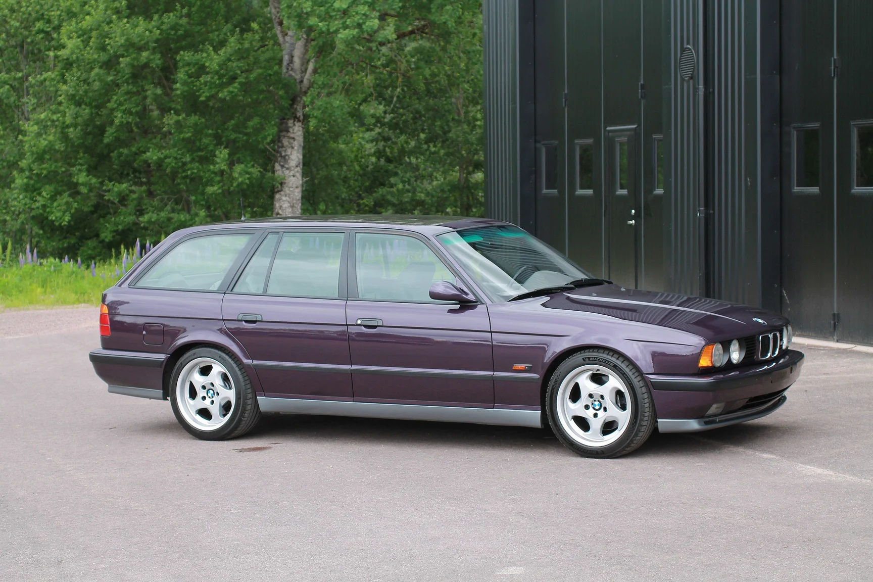 Exteriörbild på 1993 BMW M5 Touring 3.8 Manual (27)