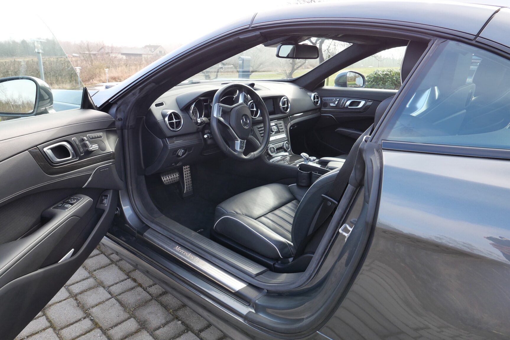 Interior image of 2014 Mercedes-Benz SL500