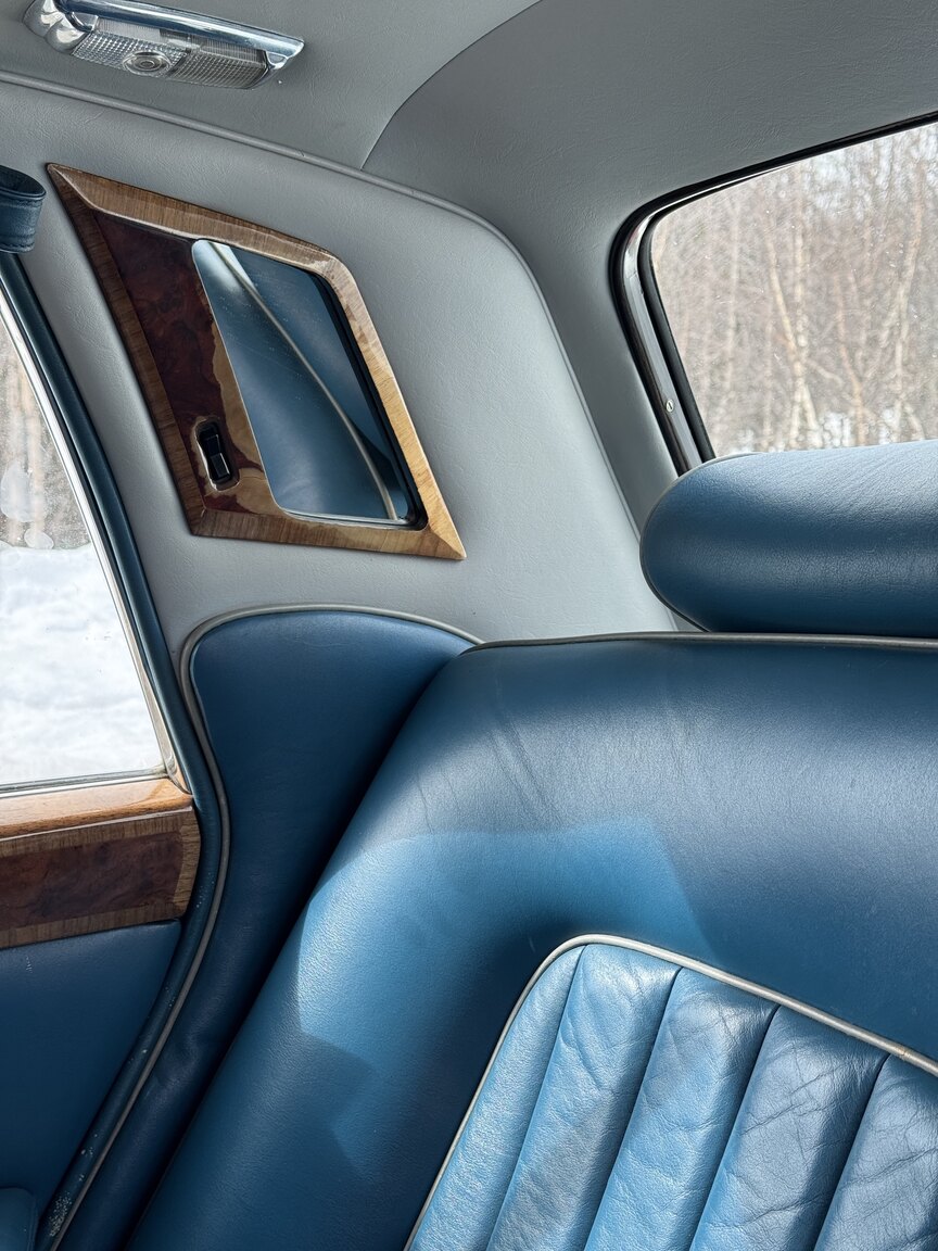 Interior image of 1976 Rolls-Royce Silver Shadow