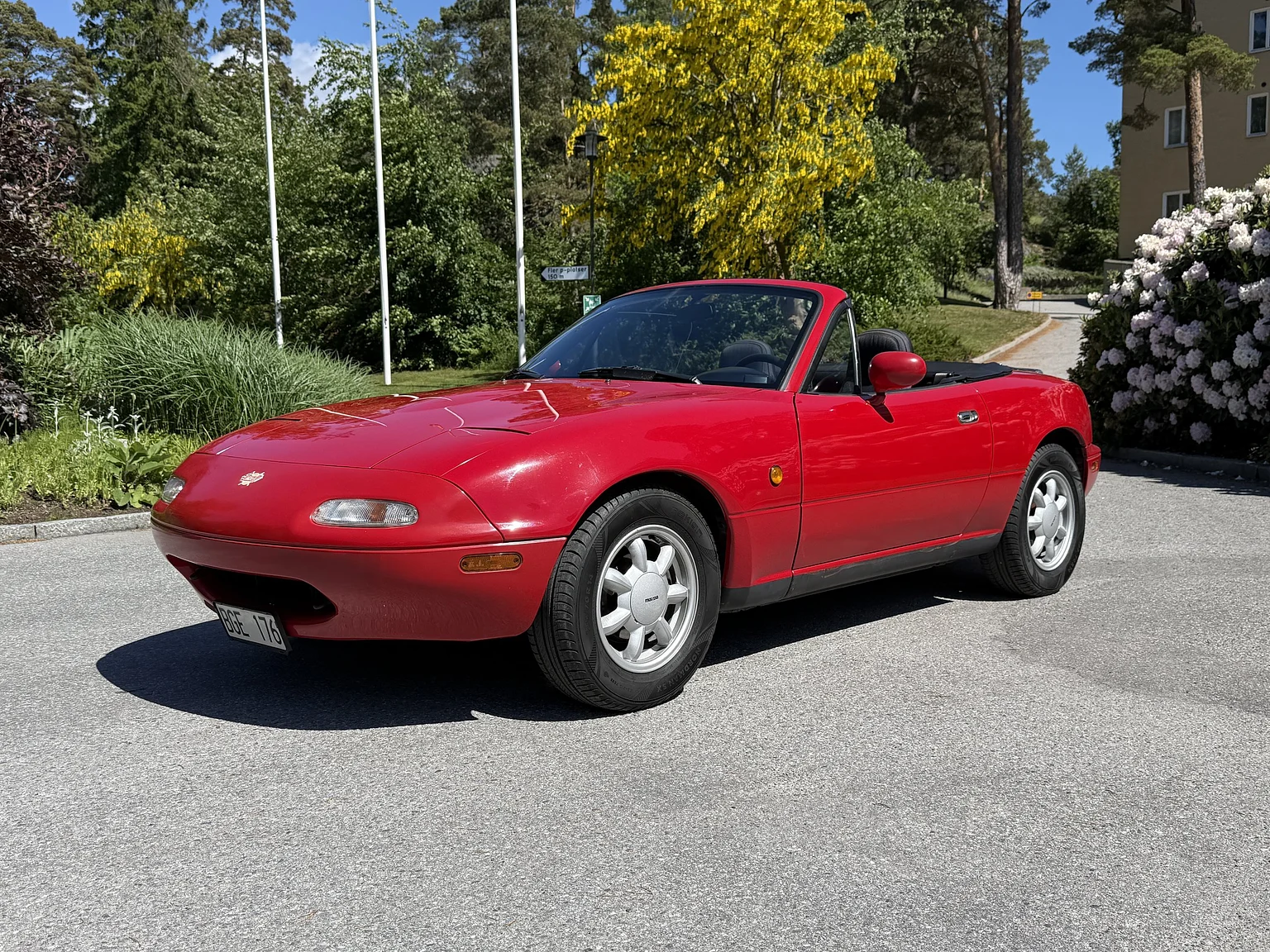 Exterior image of 1991 Mazda MX-5 Miata (3)