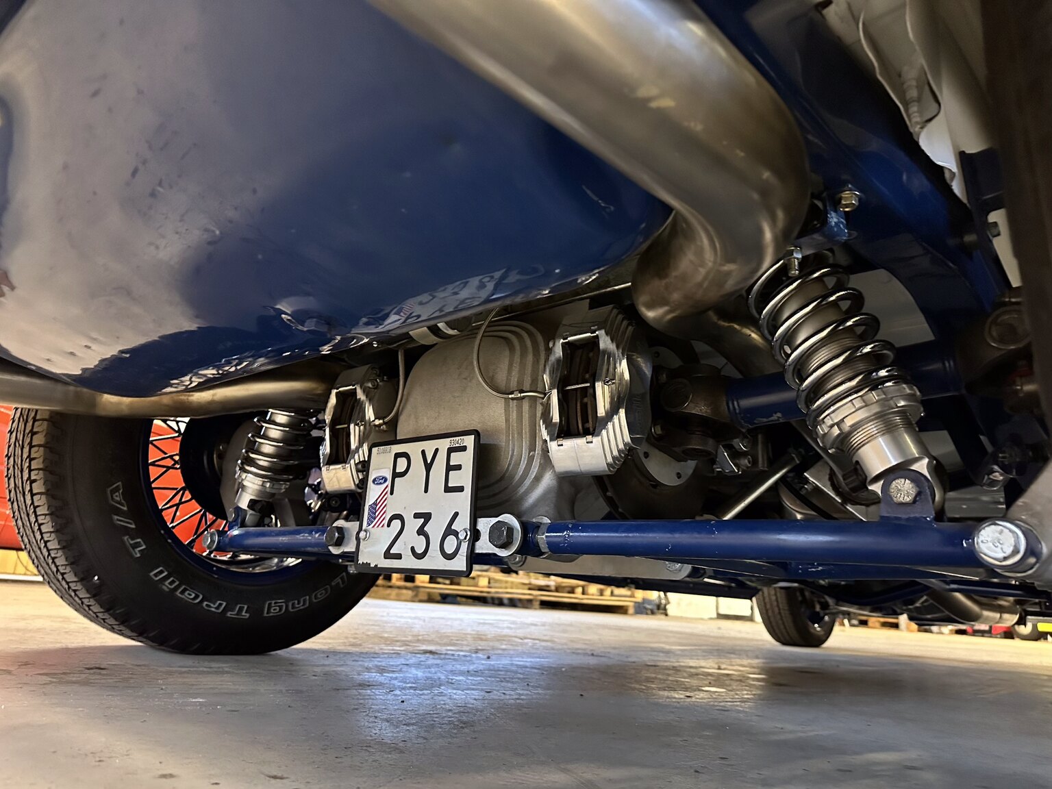 Image of 1932 Custom Ford Rod White Ice mechanics