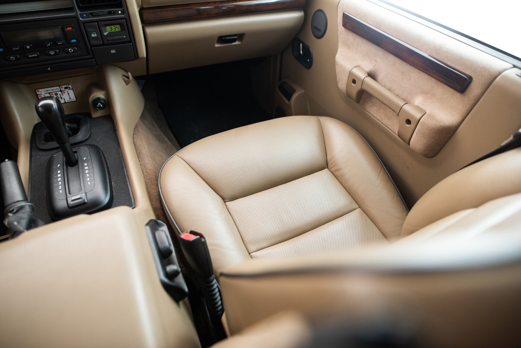 Interior image of 1999 Land Rover Discovery 4.0 V8
