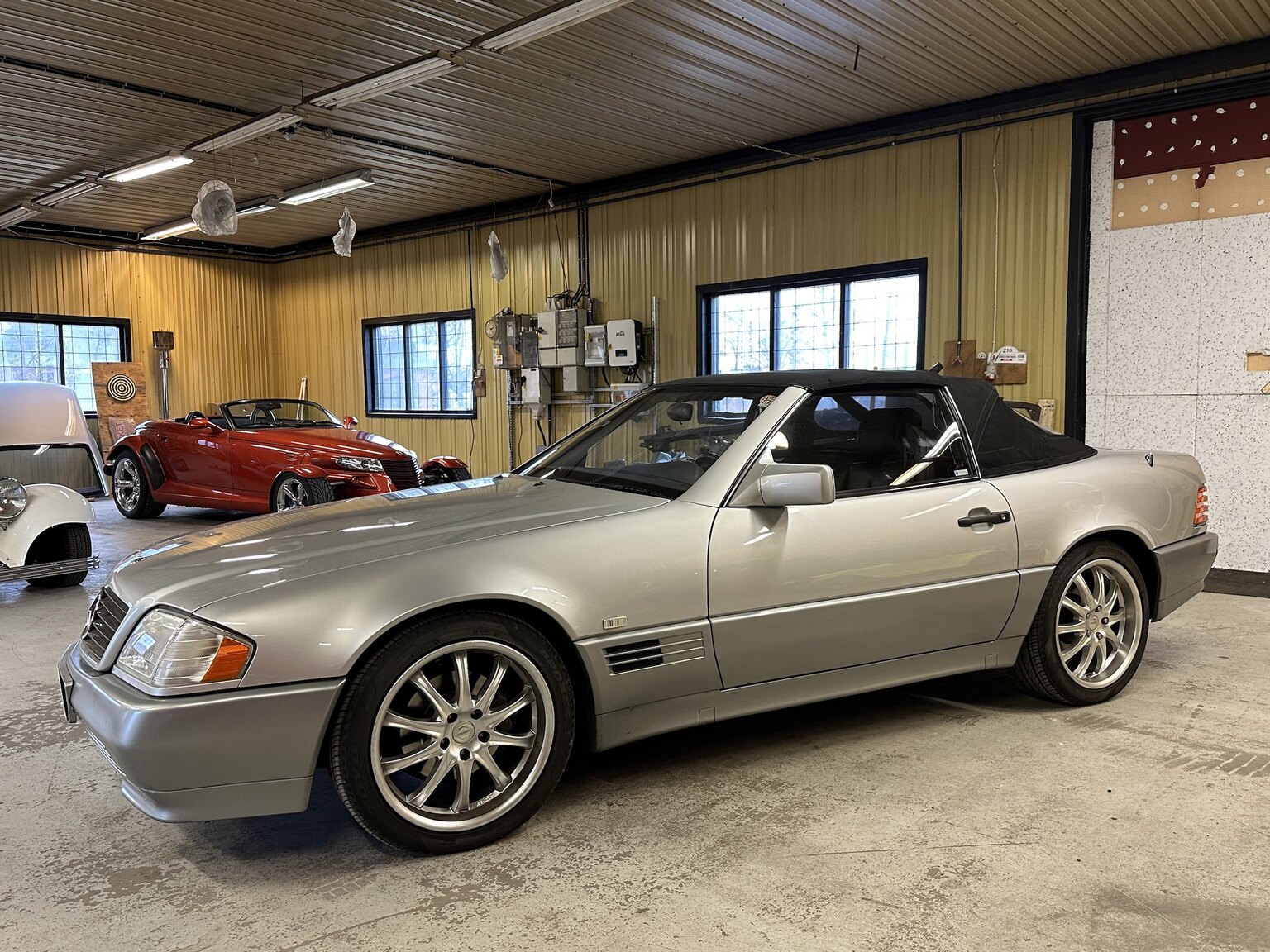 Exteriörbild på 1993 Mercedes-Benz SL 320