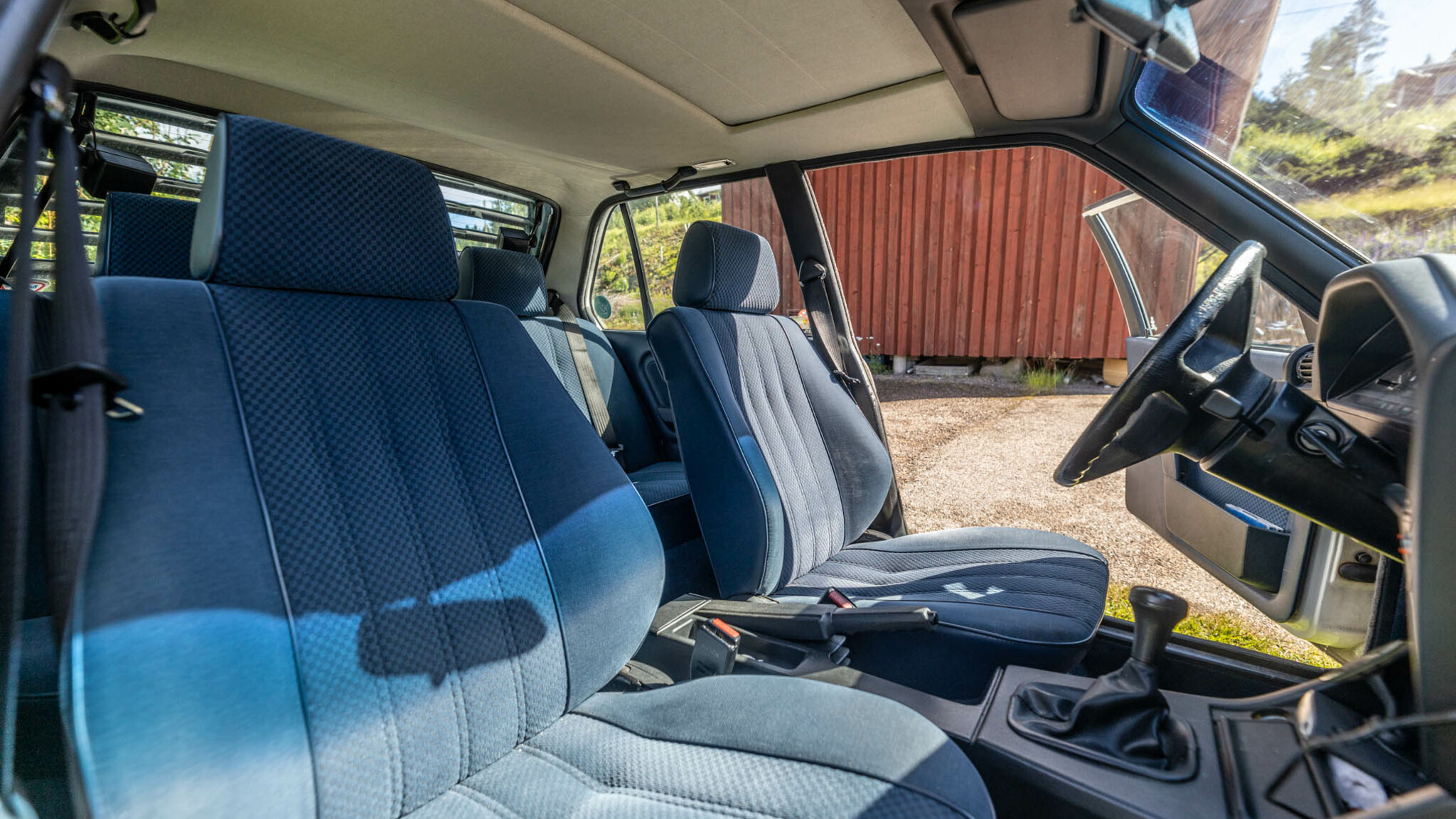 Interiörbild 1984 BMW 320i sedan