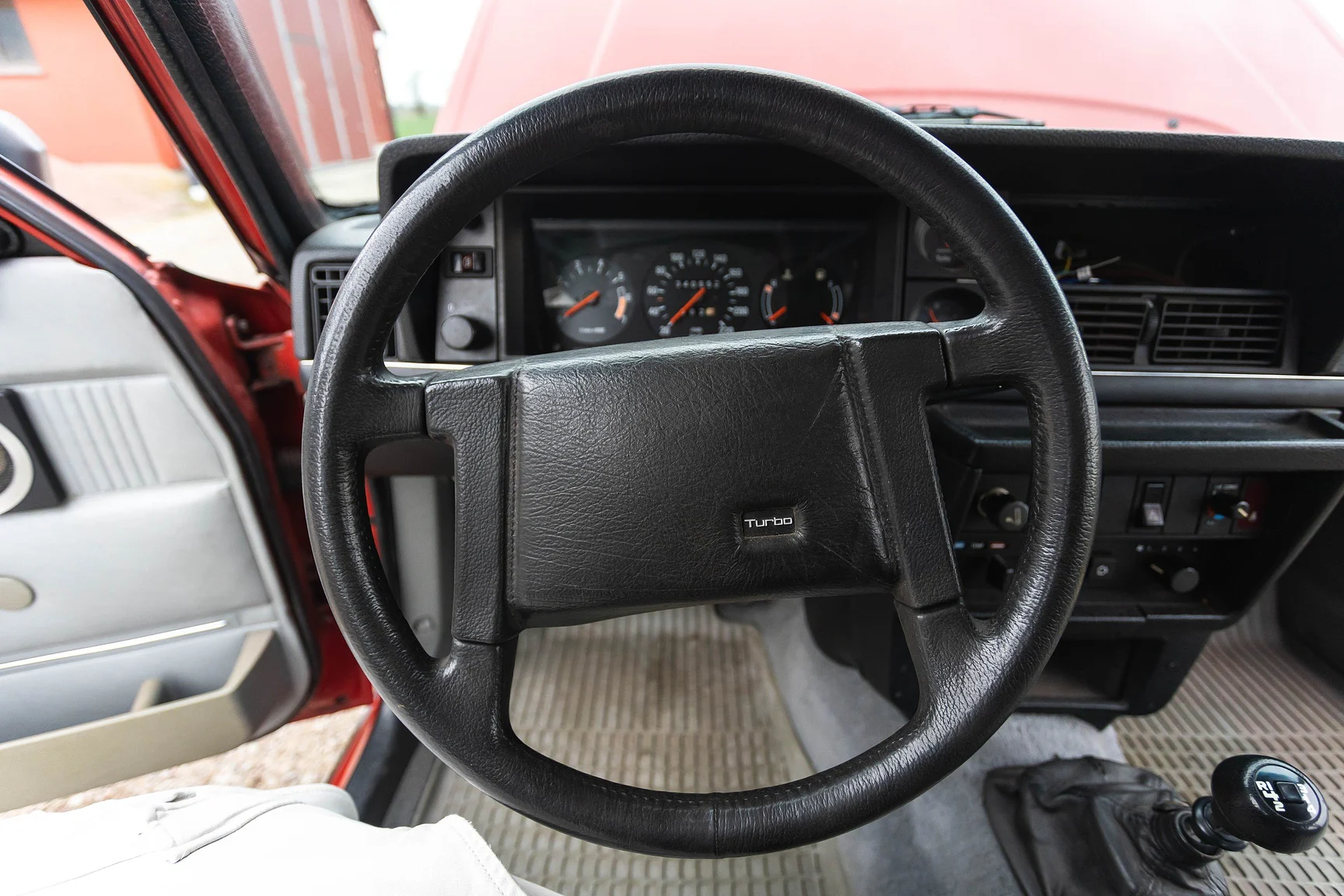 Innenraumfoto von 1984 Volvo 244 Turbo (2)