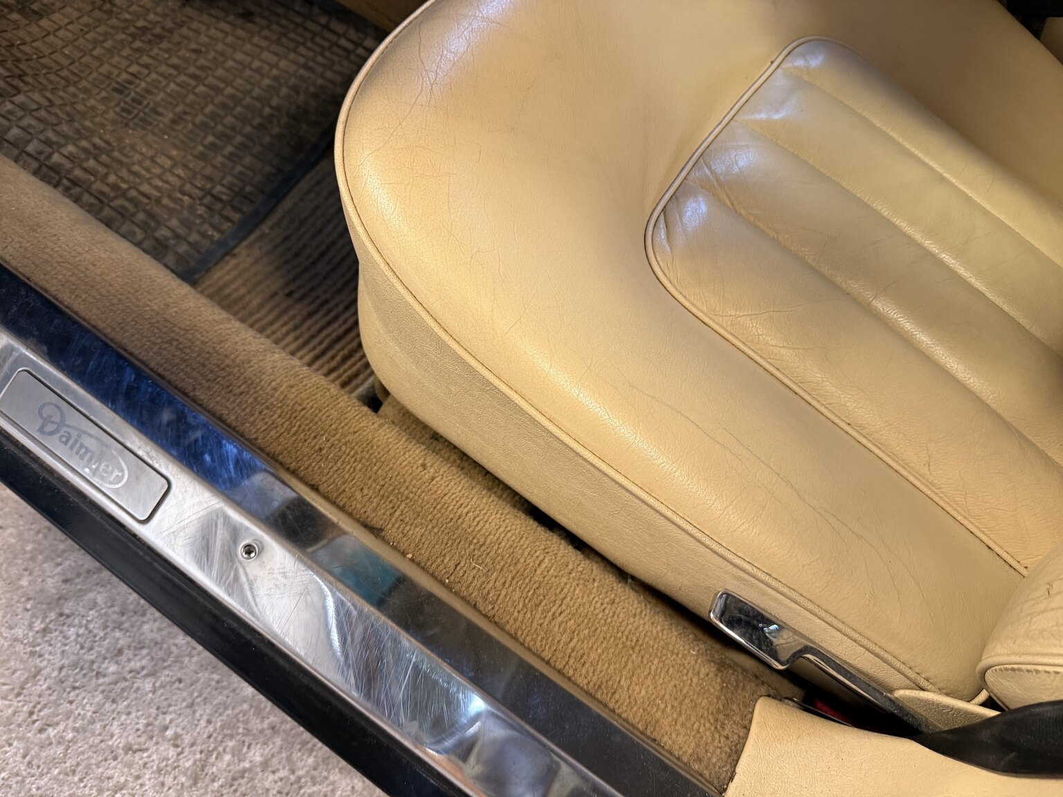 Innenraumfoto von 1990 Jaguar Daimler Double six