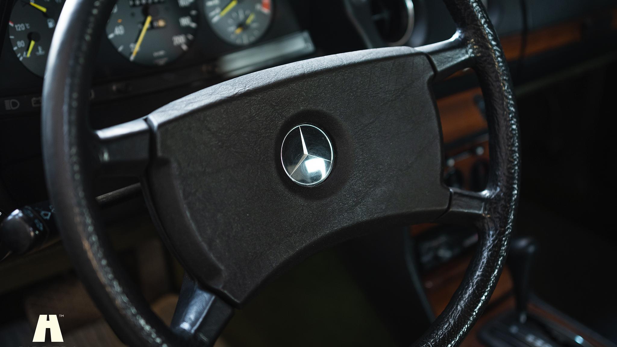 Innenraumfoto von 1985 Mercedes-Benz 200 Series 3  (3)