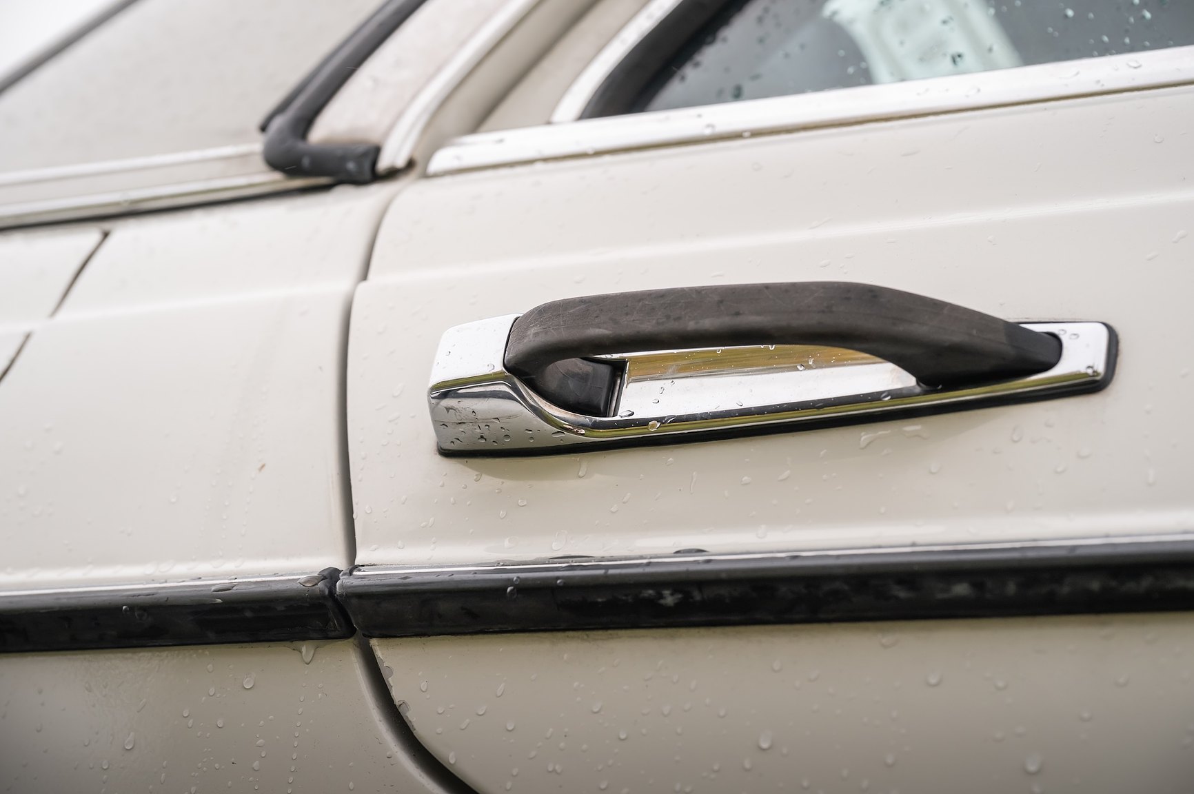 Exteriörbild på 1985 Mercedes-Benz 200 Automatic