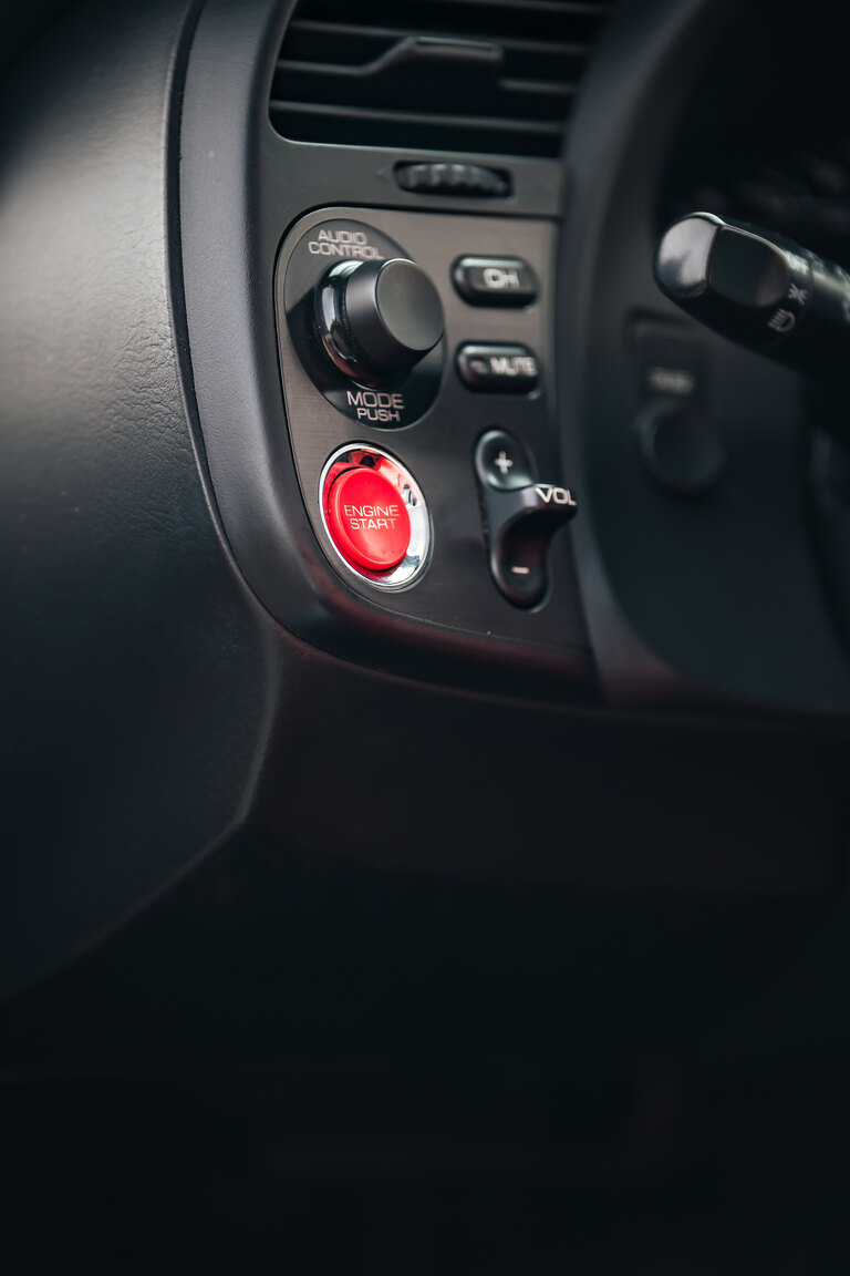 Interior image of 2000 Honda S2000 AP1