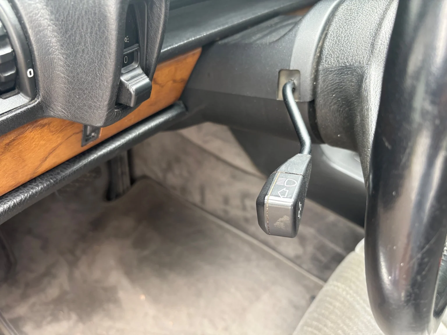 Interiörbild 1988 BMW 730iA (32)