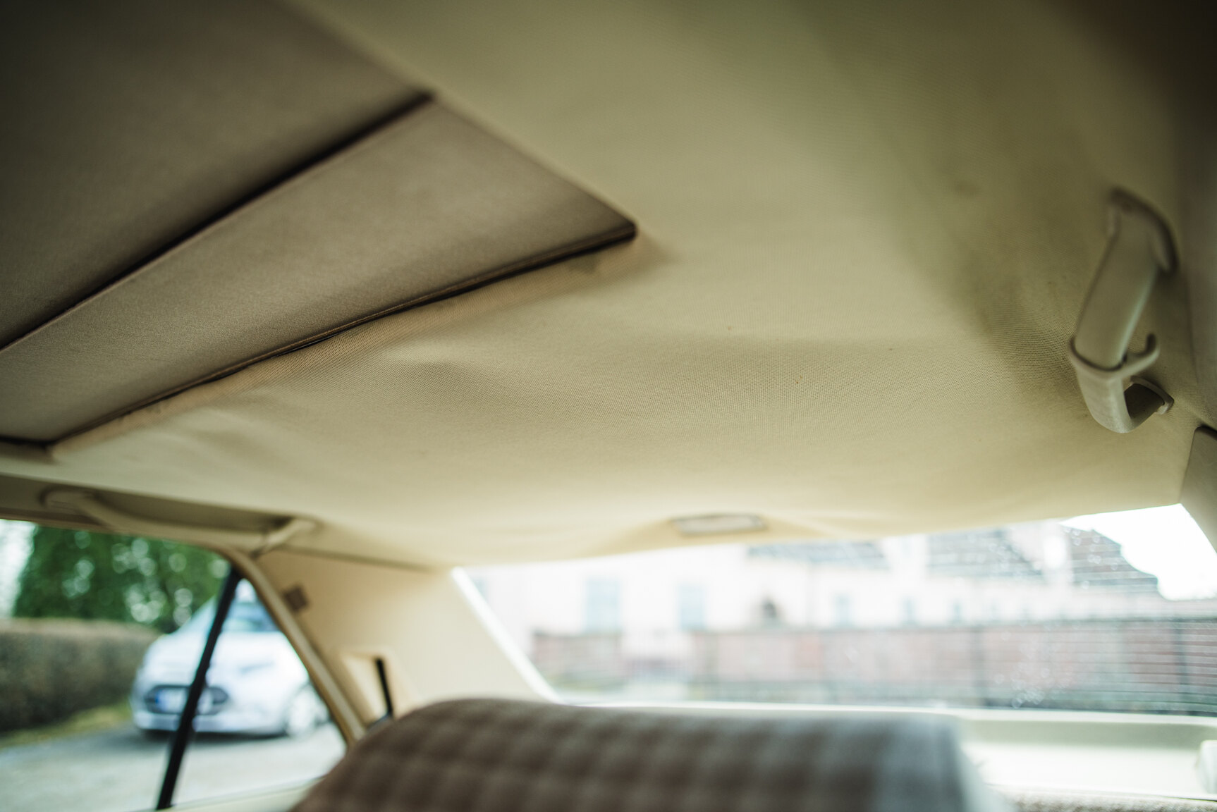 Interior image of 1993 Mercedes-Benz E 220