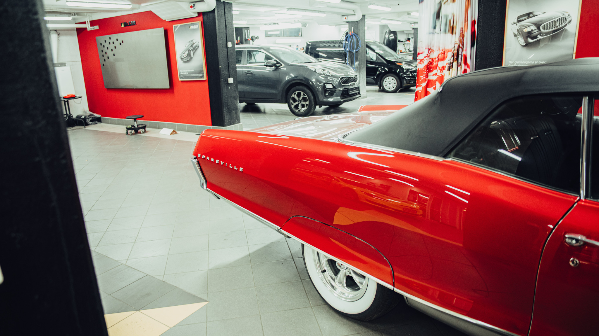 Exterior image of 1965 Pontiac Bonneville Cabriolet 6.4 V8