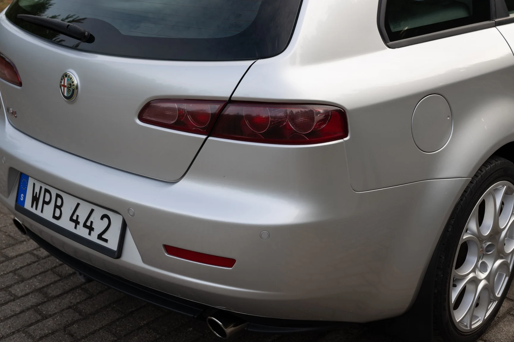 Exterior image of 2008 Alfa Romeo 159 Q4 Sportwagon (18)