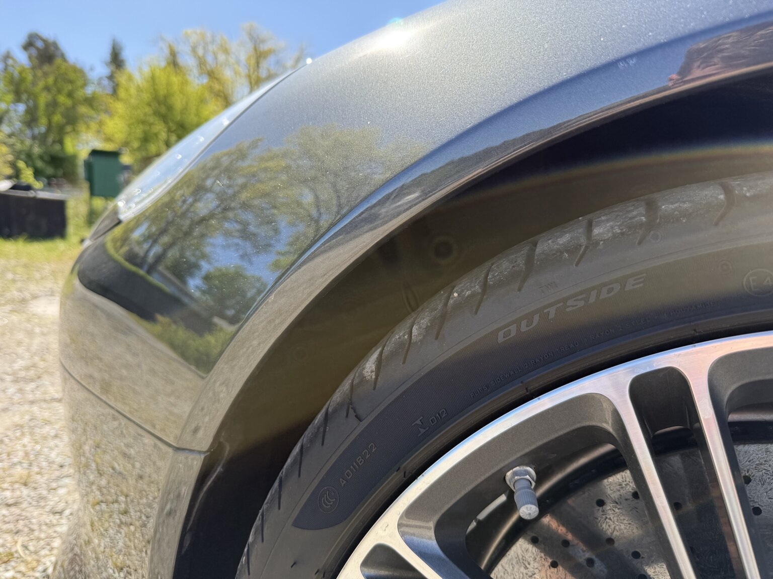 Exteriörbild på 2015 Aston Martin DB9 Volante