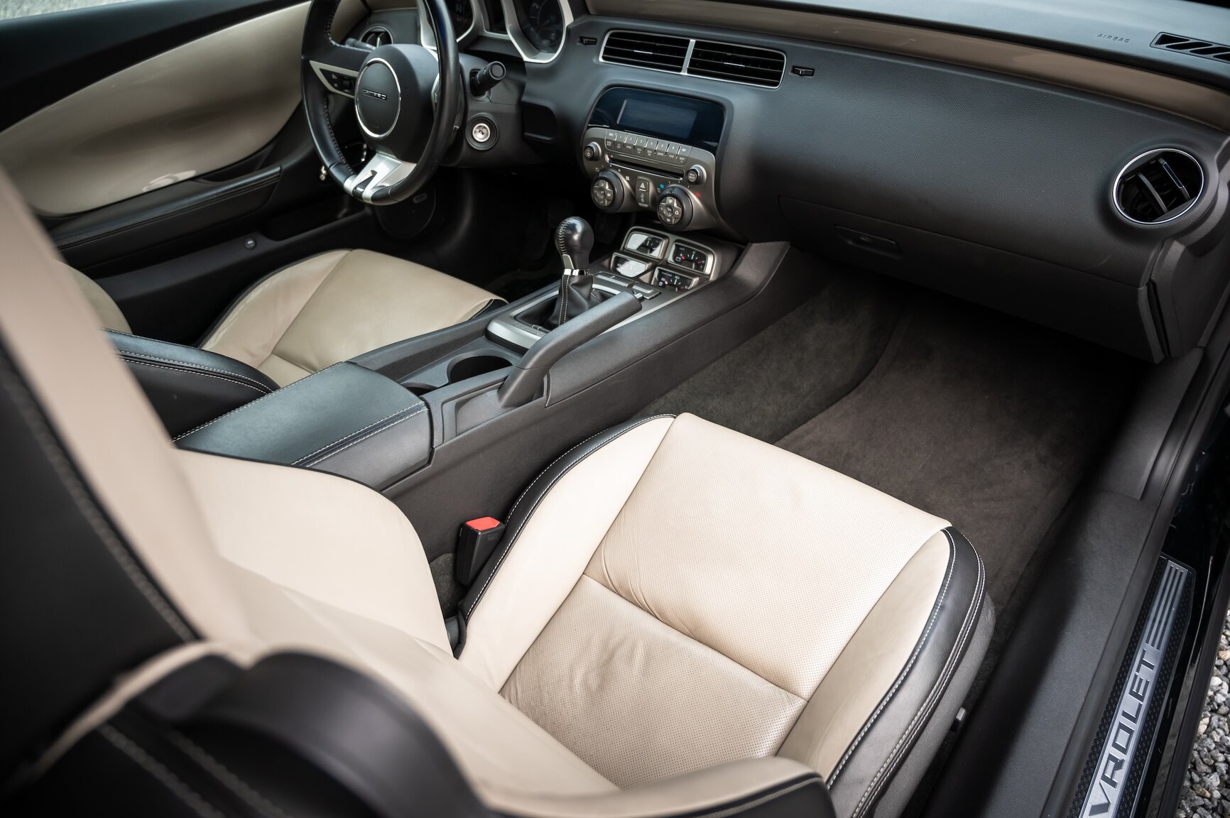 Interiörbild 2010 Chevrolet Camaro SS (7)