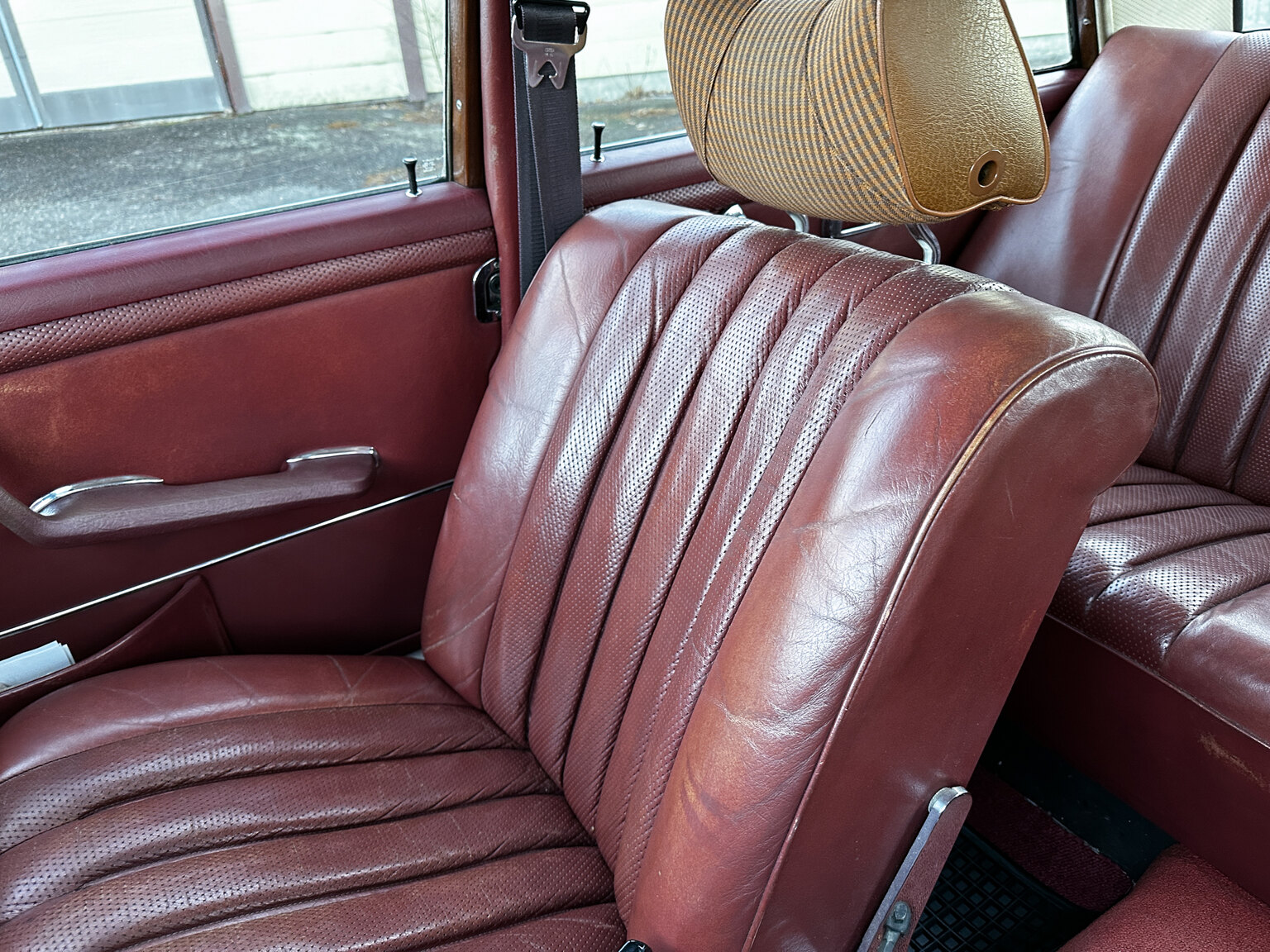 Interior image of 1967 Mercedes-Benz 250 S